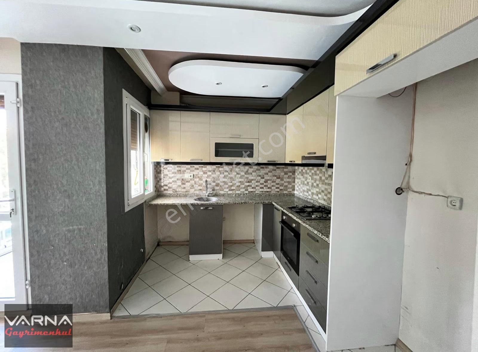 Menderes Barbaros Mah. Kiralık 2+1 Ara Kat Doğalgazlı Daire - Görsel 2