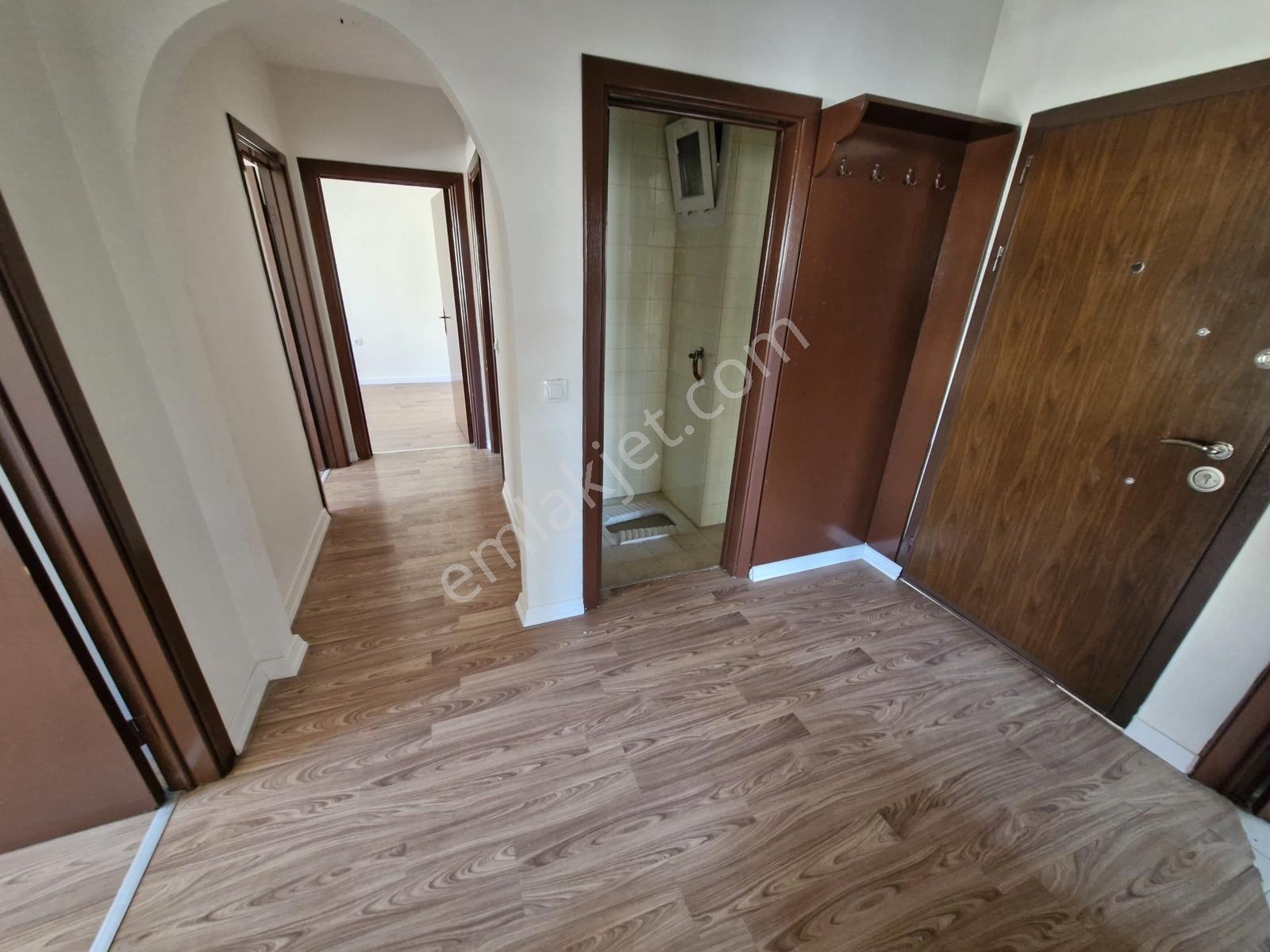 Yıldızevler Mahallesi Cezayir Caddesi Üzeri Kiralık 3+1 Daire...