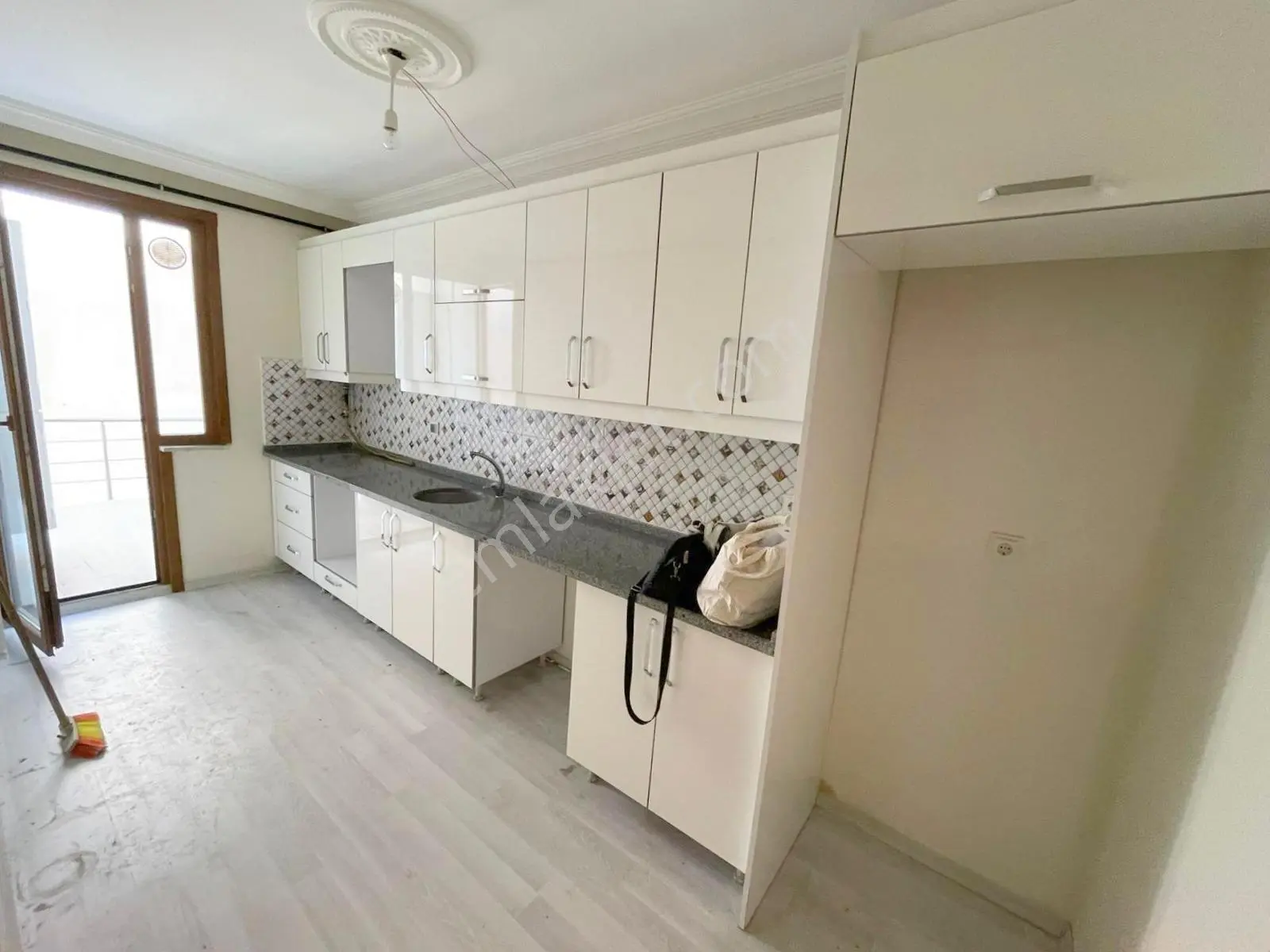 Mertcan'dan Kavakpınar Mah.iskanlı Cadde Üzeri Teraslı 2+1 Daire - Görsel 2