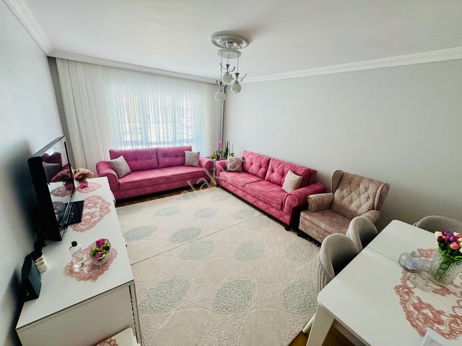 Seğmenlerde Satılık 4+1 170m2 Geniş Temiz Daire Güzel Konumda - Görsel 3