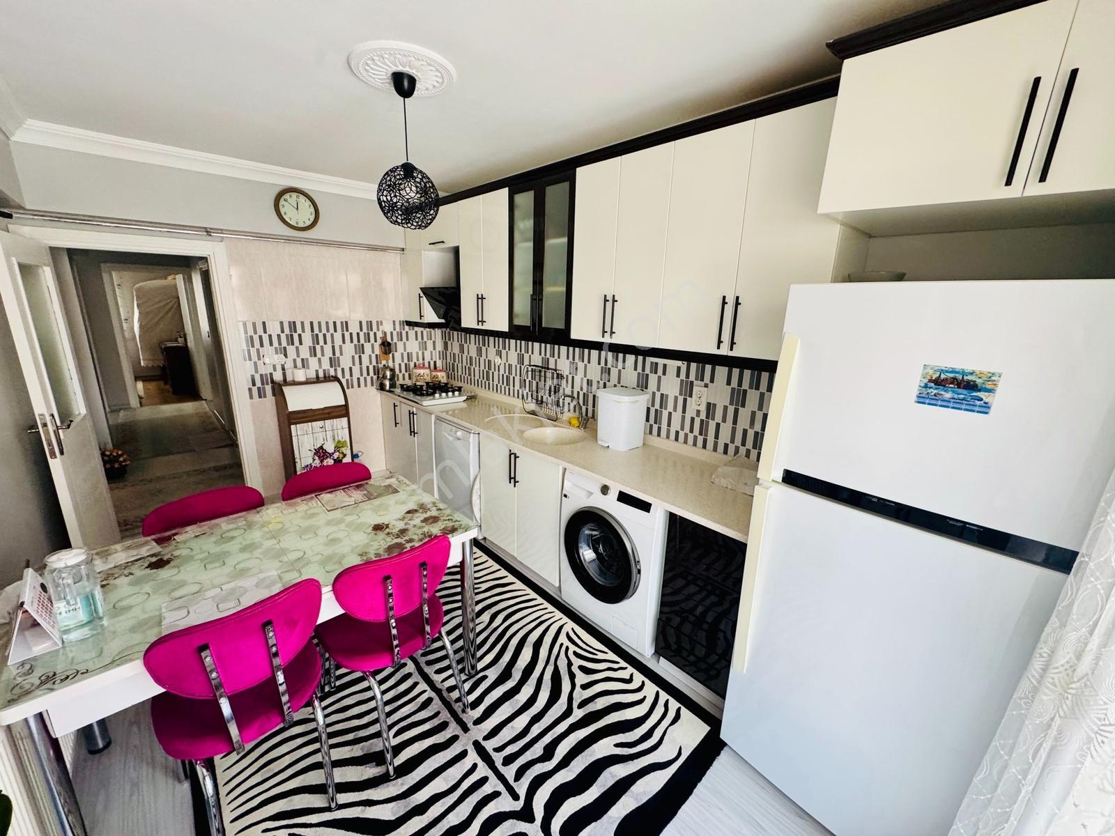 Seğmenlerde Satılık 4+1 170m2 Geniş Temiz Daire Güzel Konumda - Görsel 20
