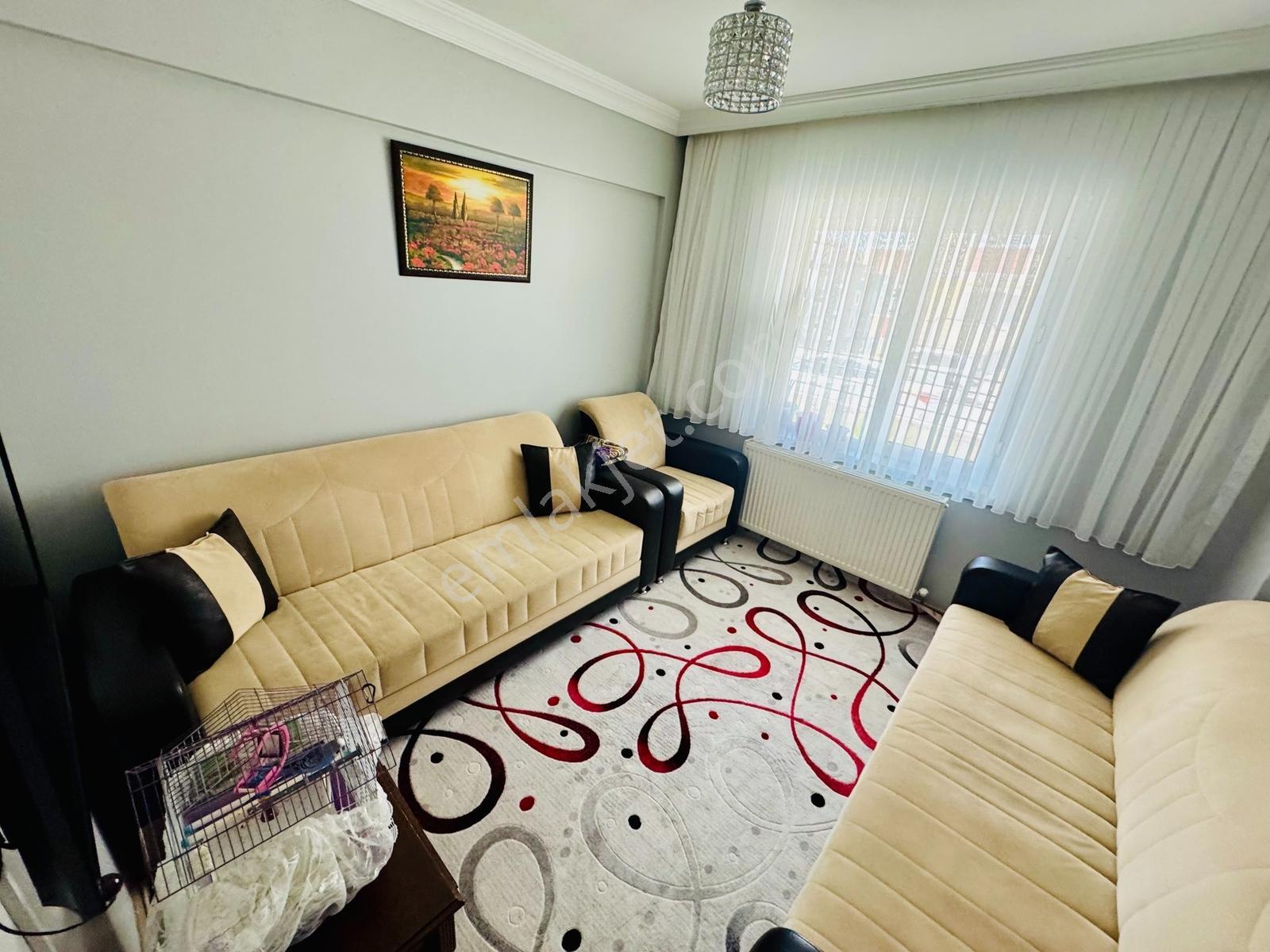 Seğmenlerde Satılık 4+1 170m2 Geniş Temiz Daire Güzel Konumda - Görsel 2
