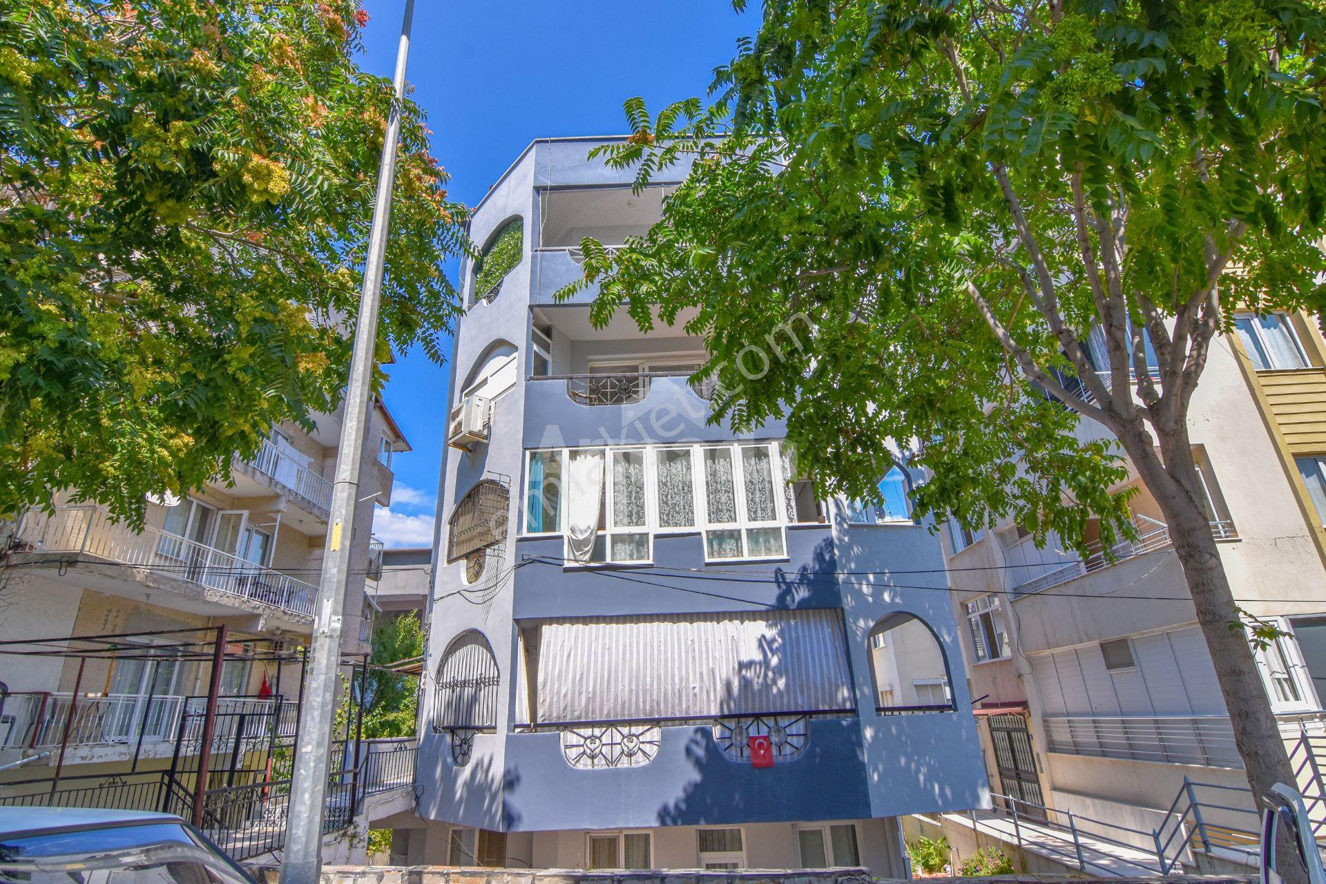 Kuşadası Merkezde Geniş Bahçeli 3+1 Giriş Katı Daire - Görsel 24