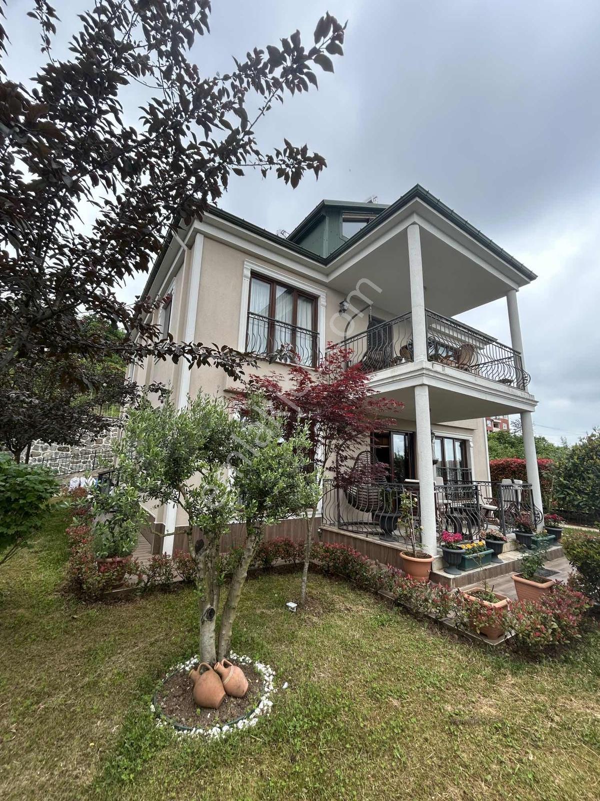 Doğançay Da Satılık Villa Geniş Arsaya Sahip