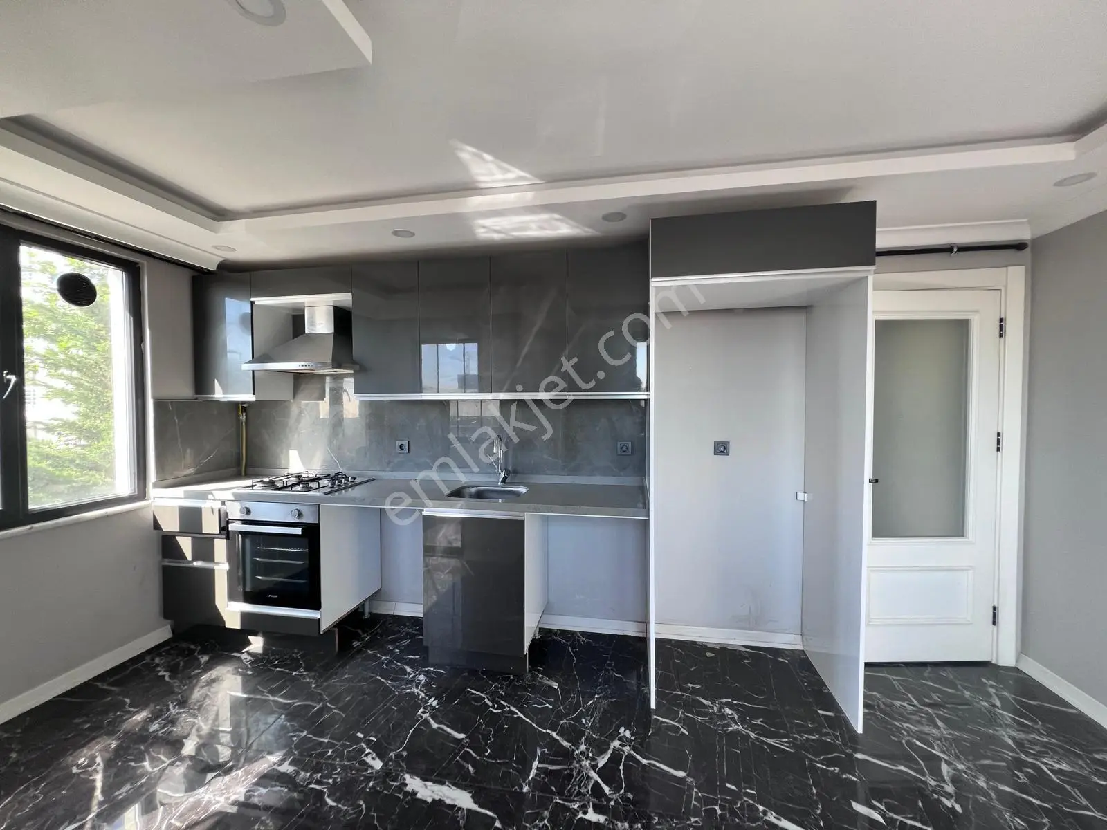 Gaziosmanpaşa Karadeniz Mahallesin'de Kiralık Boş 2 Banyolu Kapalı Mutfak Balkonlu 3+1 Daire - Görsel 3