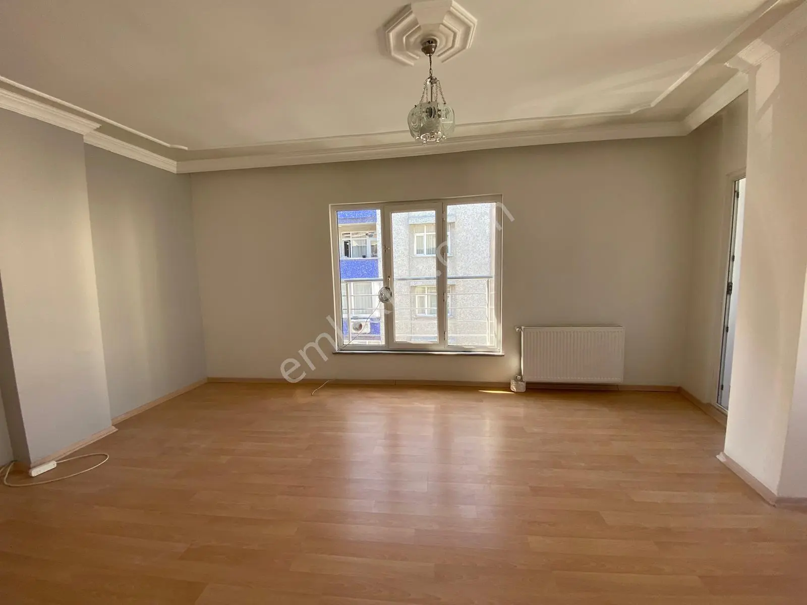 Işık Emlak'tan Satılık Üçyüzlü Metro Dibinde Dubleks 4+1 Daire
