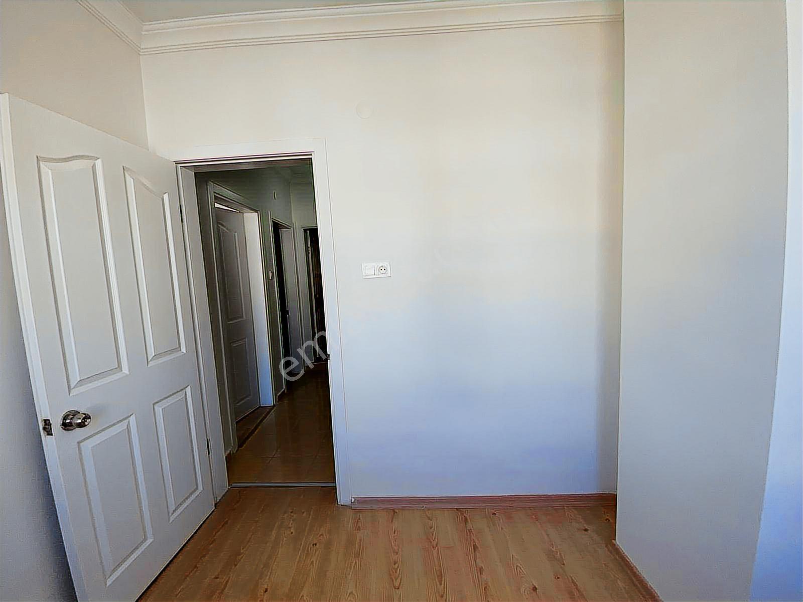 Işık Emlak'tan Satılık Üçyüzlü Metro Dibinde Dubleks 4+1 Daire - Görsel 2
