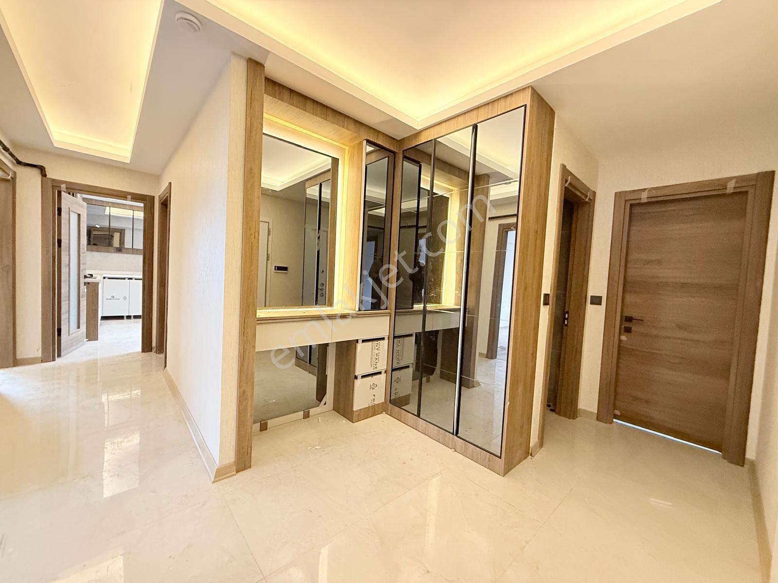 Menderes'te Cadde Üzeri 4+1 G.odalı Ultra Lüks Daire - Görsel 32