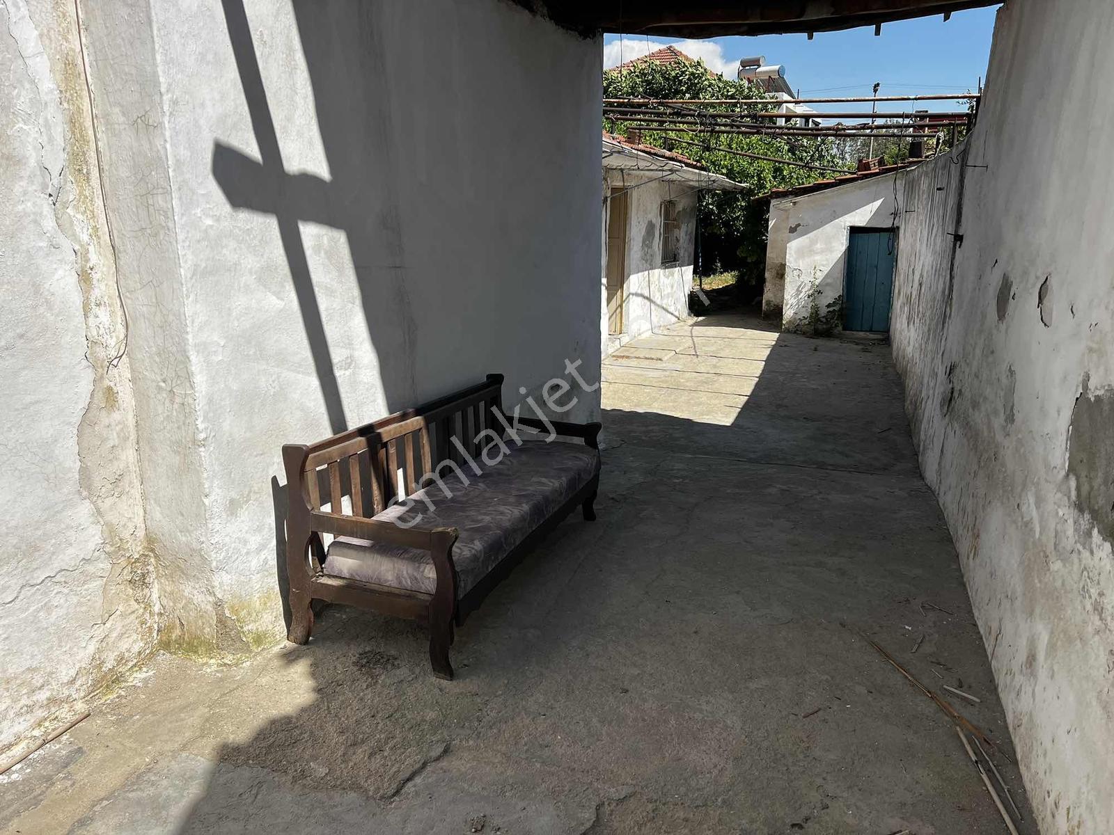 Kuşadası Yolu Üzerinde Müstakıl Köy Evi - Görsel 17