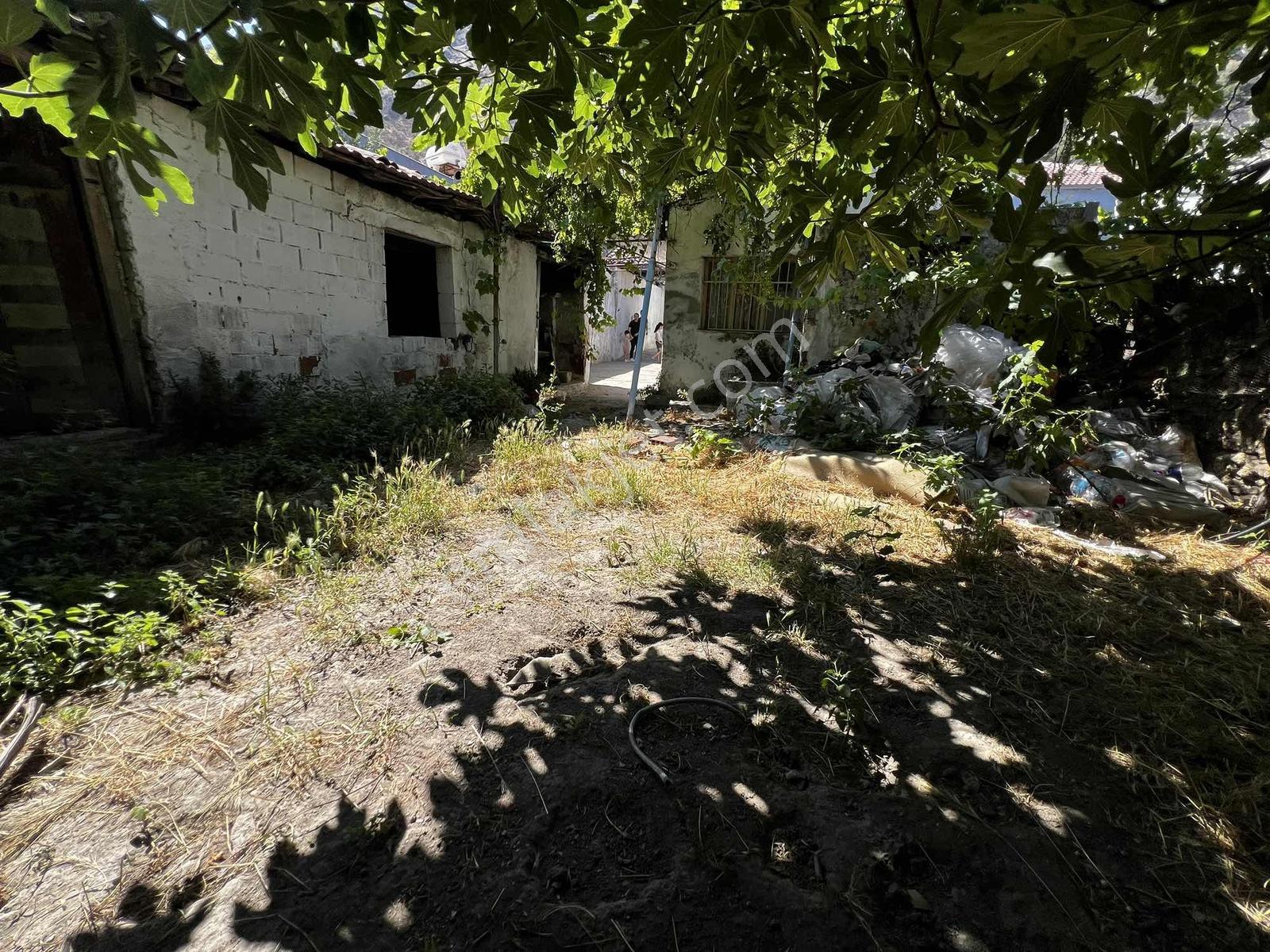Kuşadası Yolu Üzerinde Müstakıl Köy Evi