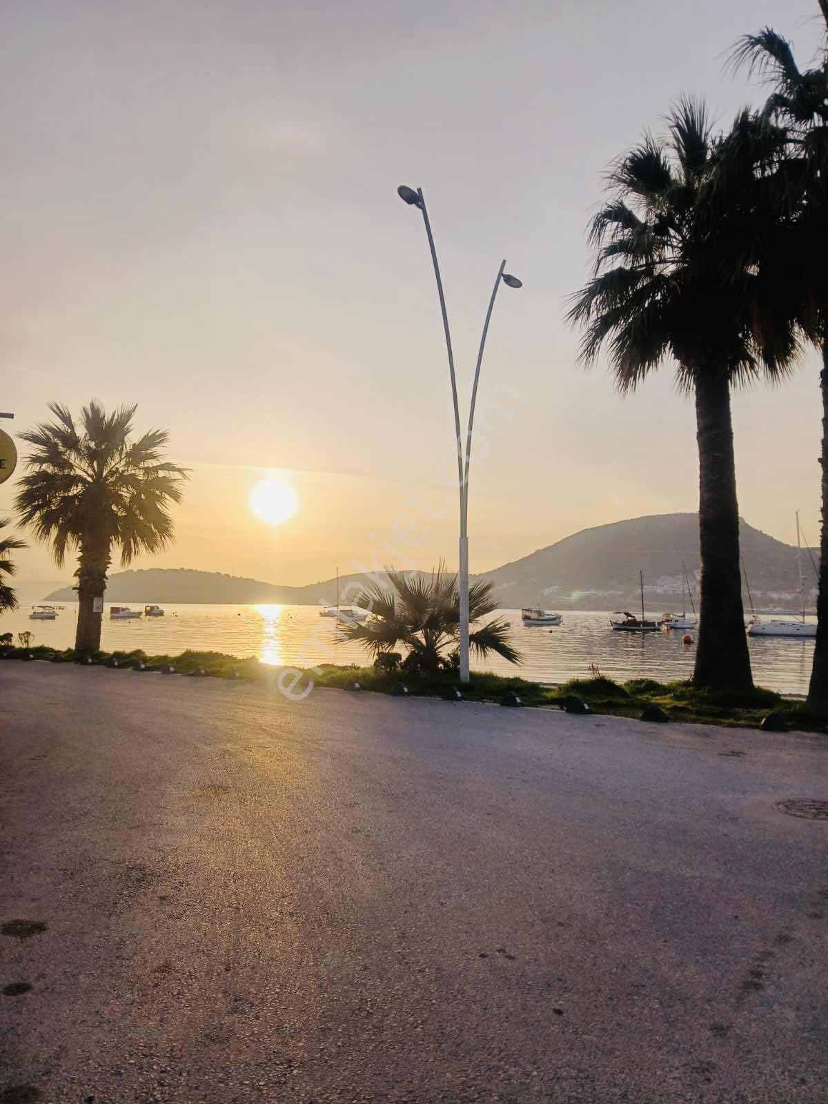 1. Yeni Foça Burunucunda Denize 75 Metre 3+1 Dubleks Satılık