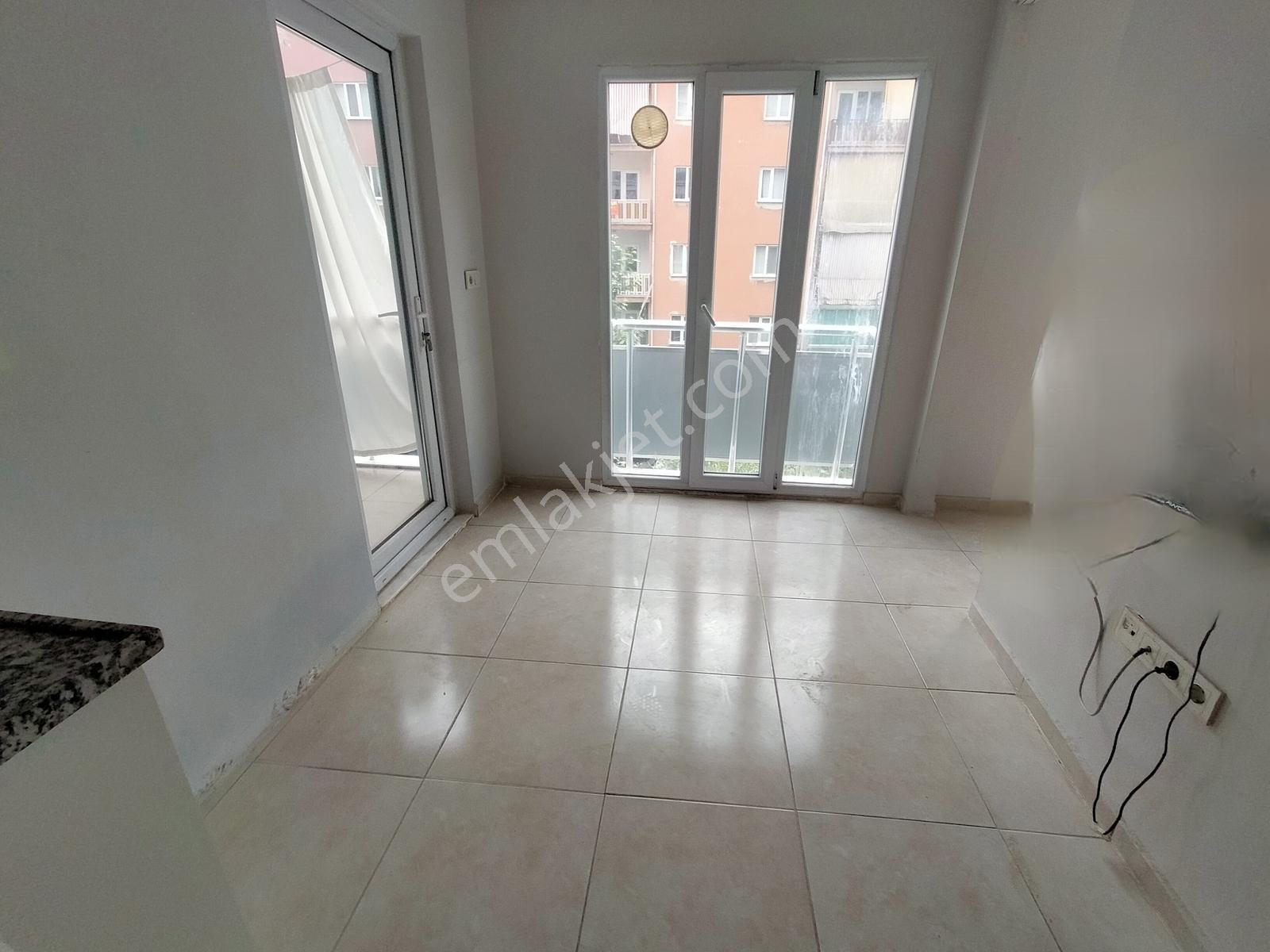 Akkonakda Aile Binasında Eşyasız 50m2 2+1 Kiralık Daire - Görsel 18