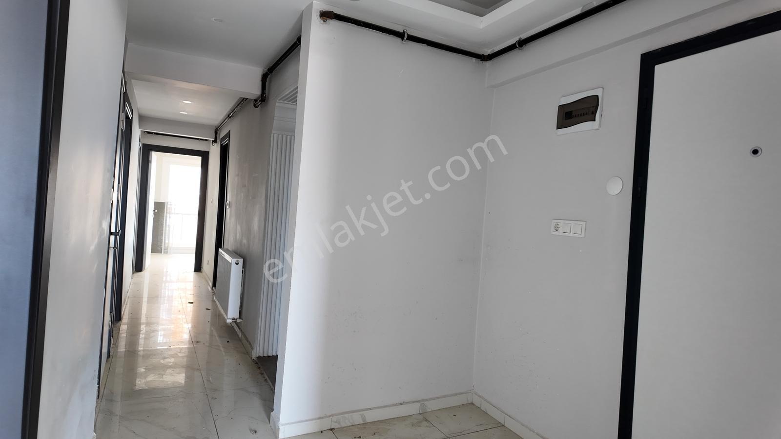 Zafer Mahallesi Zübeyde Hanım Caddesi'nde Kiralık Geniş Daire - Görsel 4