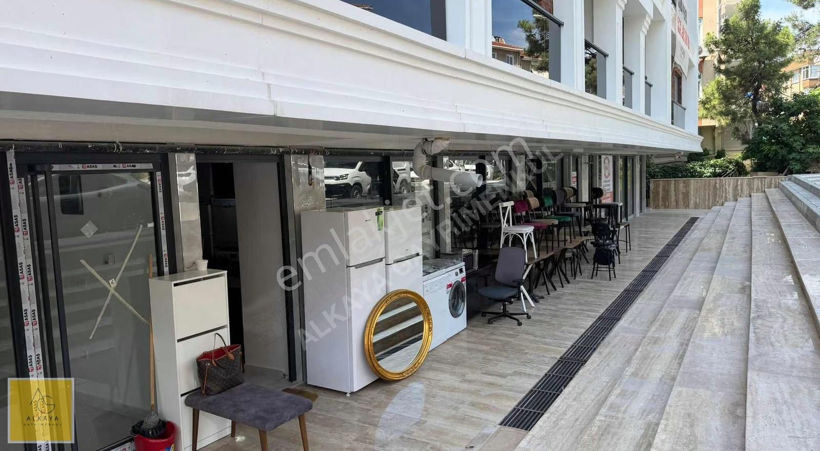 Küçükyalı Rüştü Sarp Cad. Satılık 36m² Dükkan - Ön Cephe - Görsel 3