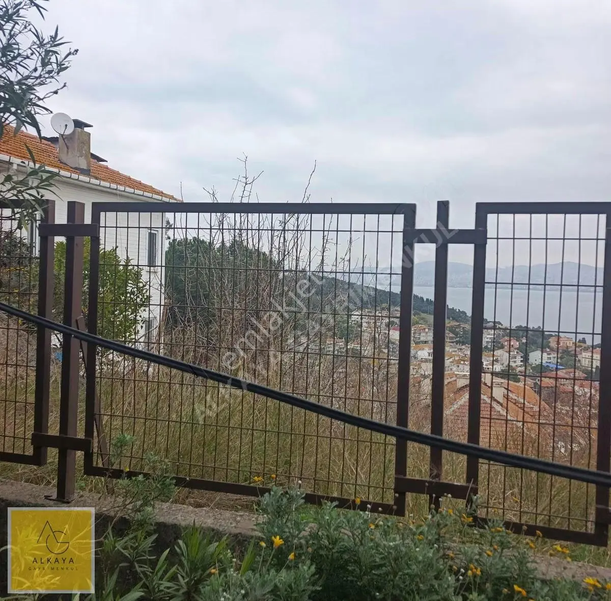 Heybeliada'da Deniz Manzaralı, 3 Katlı Müstakil Villa - Görsel 3