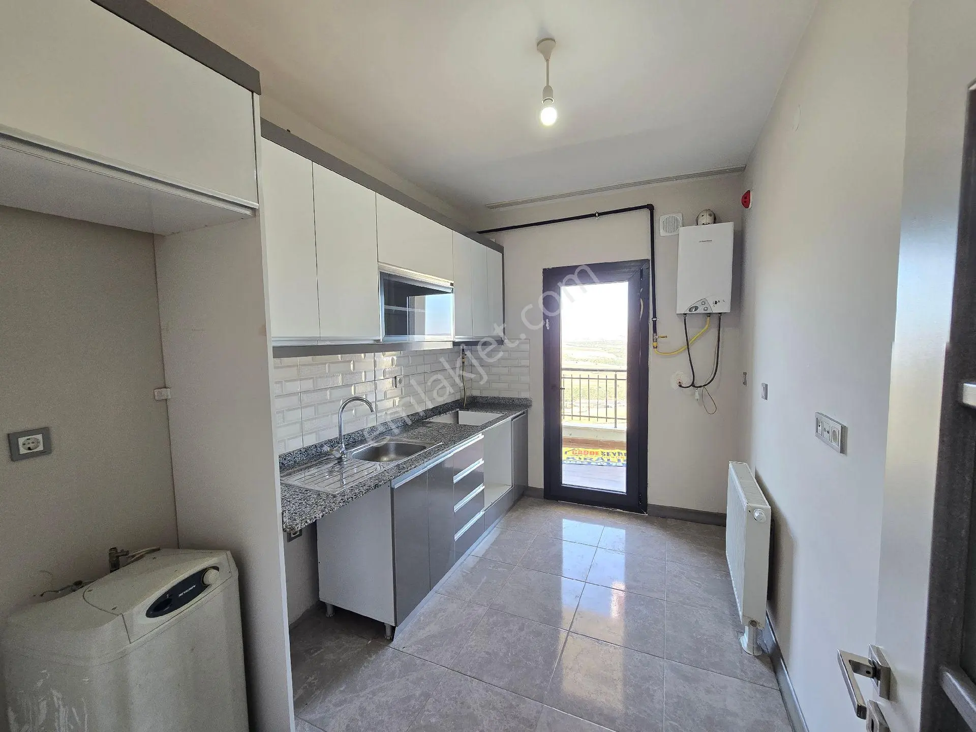 Cadde Seyran'dan Kiralık 3+1 103m2 Arakat Boş (memura) - Görsel 13