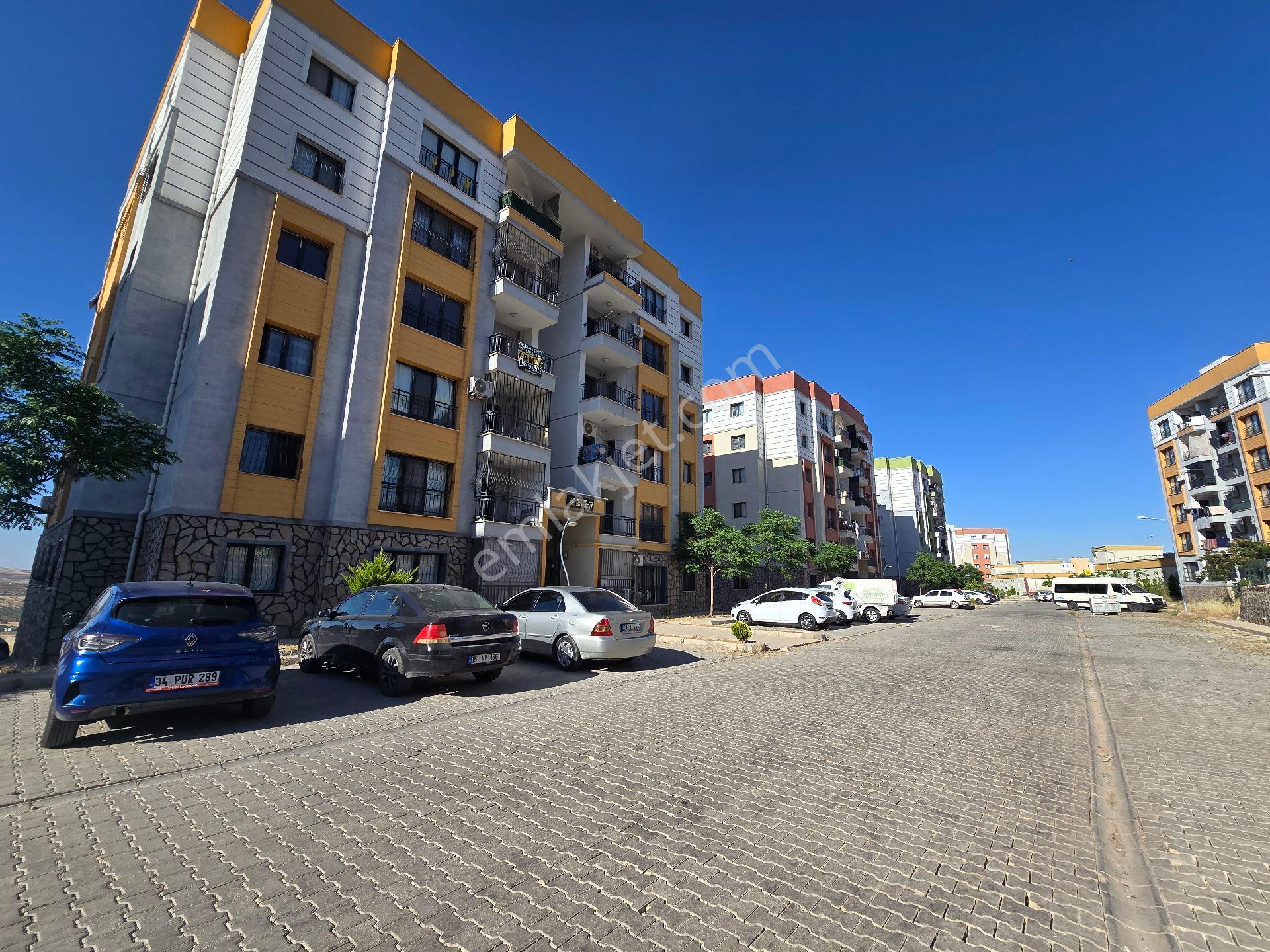 Cadde Seyran'dan Kiralık 3+1 103m2 Arakat Boş (memura)