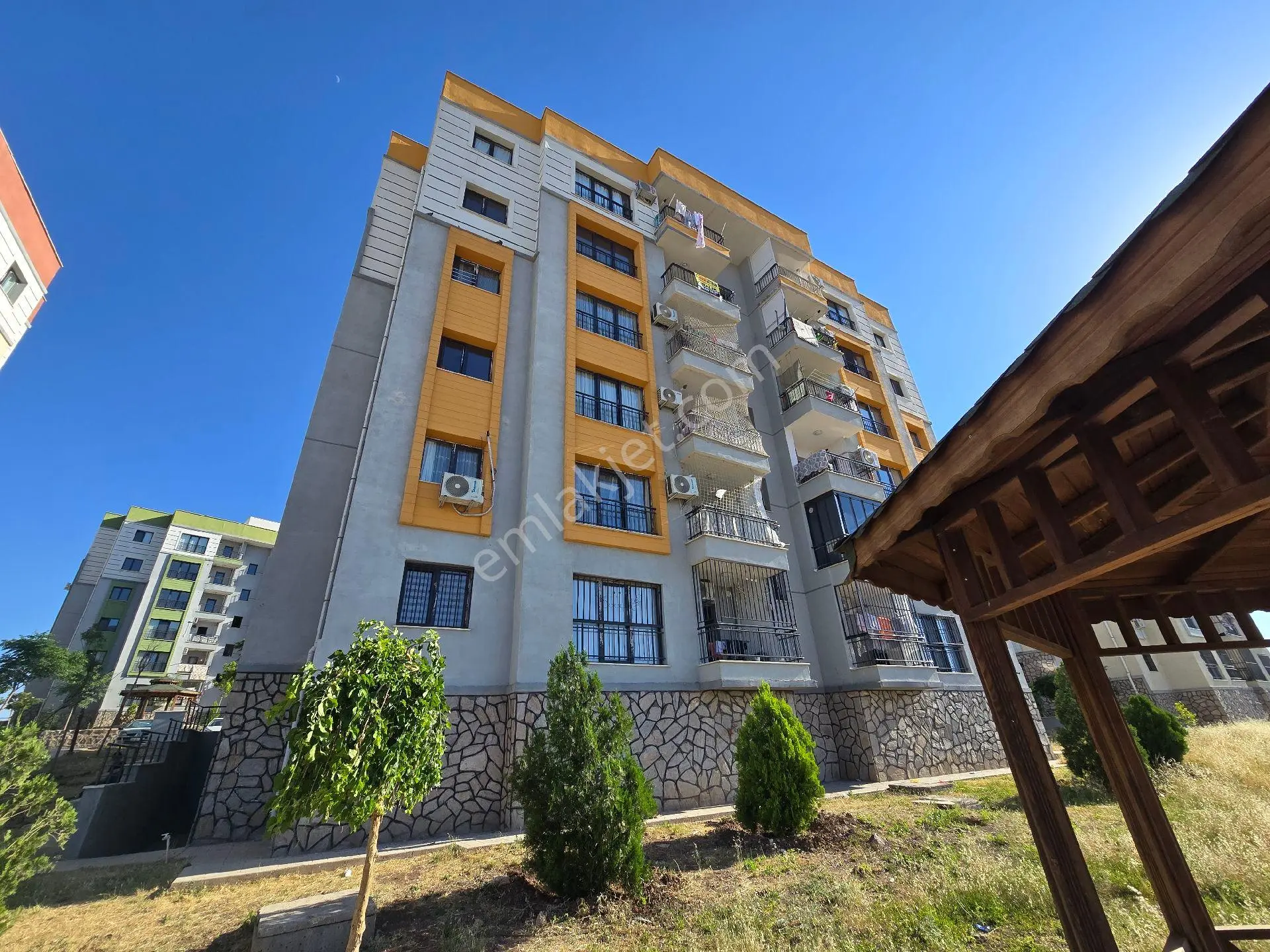 Cadde Seyran'dan Kiralık 3+1 103m2 Arakat Boş (memura) - Görsel 3