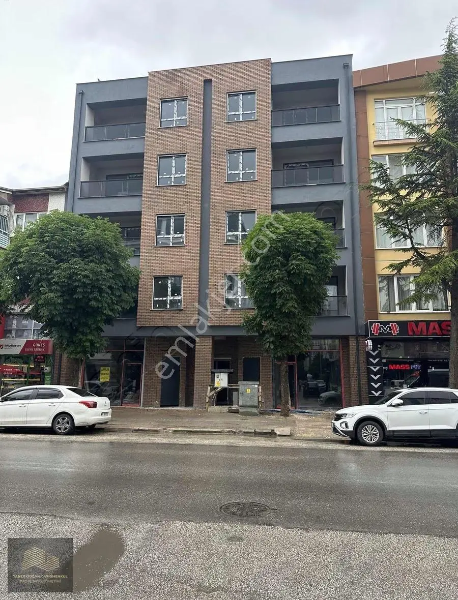 Orhan Oğuz Caddesi Üzeri 240m2 Sıfır Dükkan