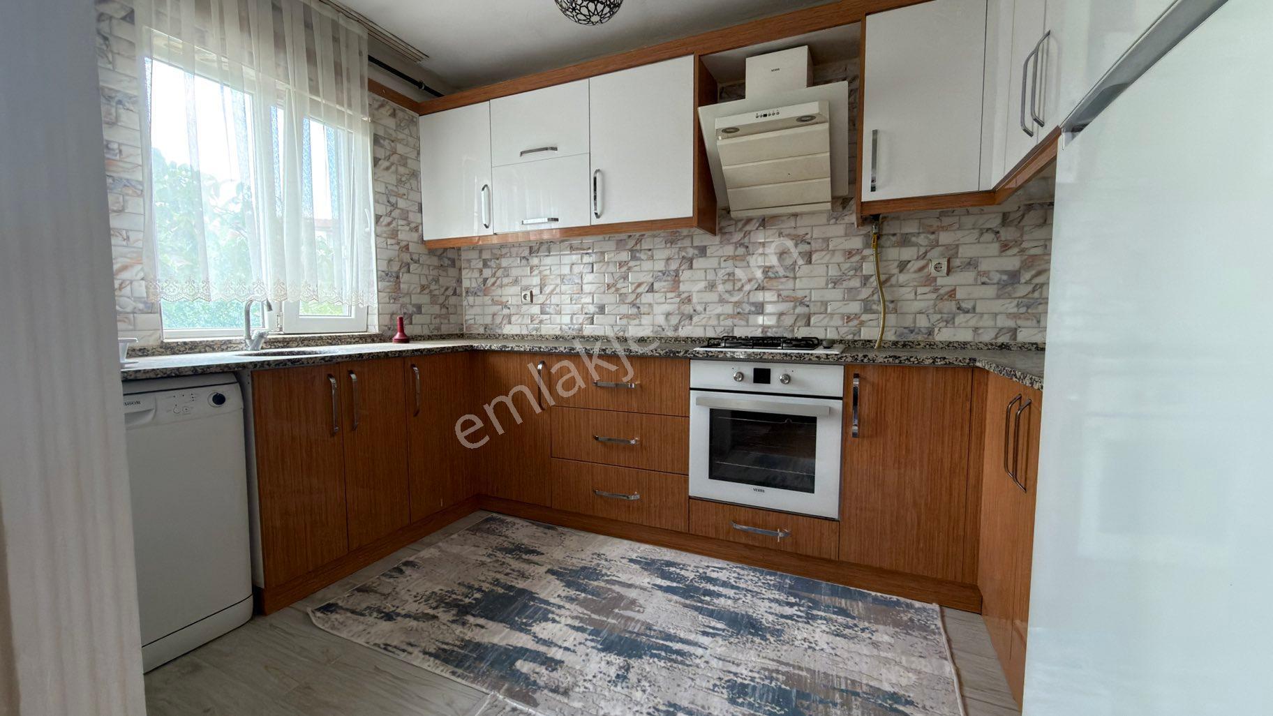 Alaybey’de Full Eşyalı 2+1 Cadde Üzerinde Kiralık Daire
