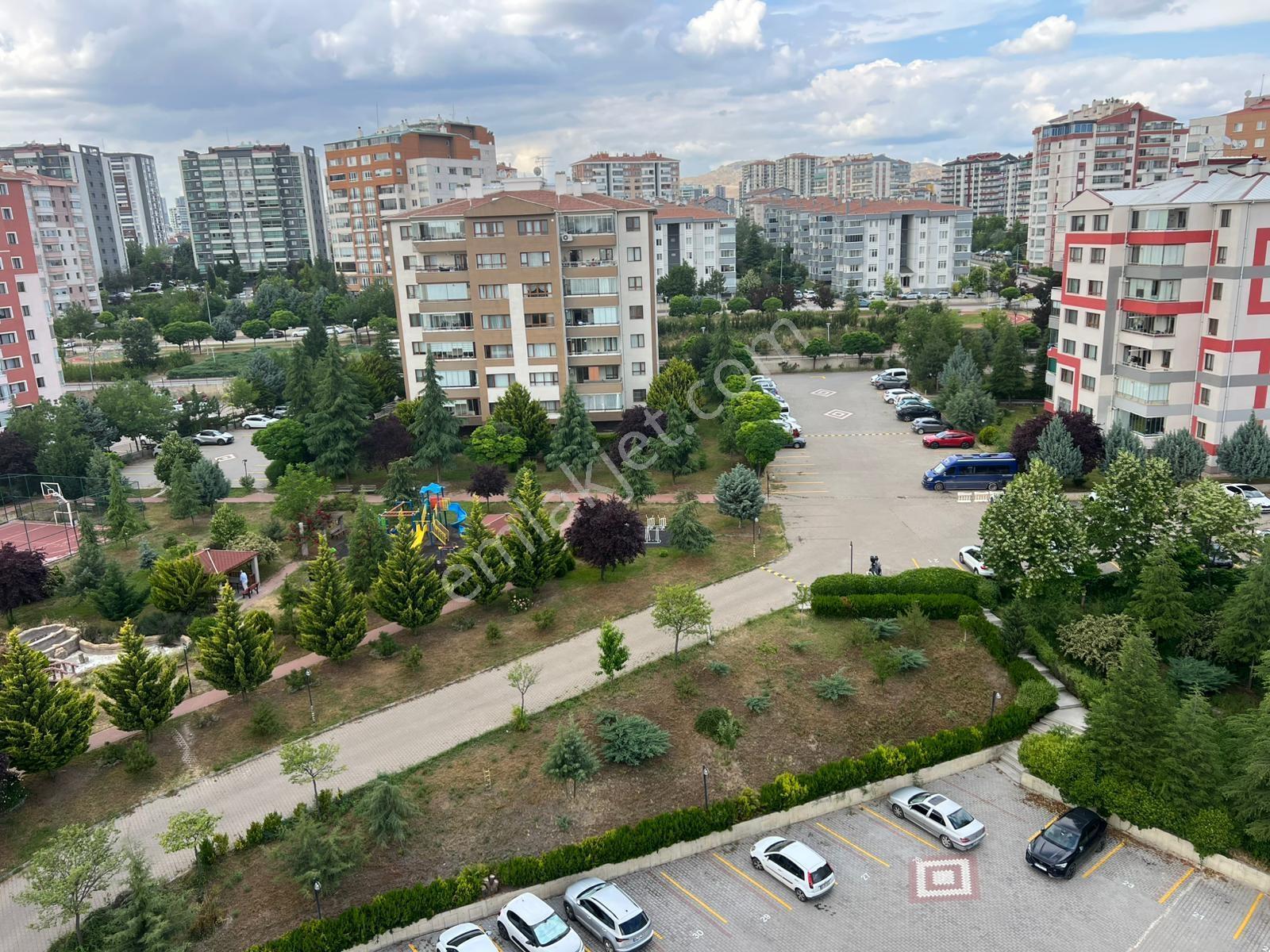 Kardelende Önü Açık Geniş Ve Ferah 3+1 Üst Kat Satılık - Görsel 3