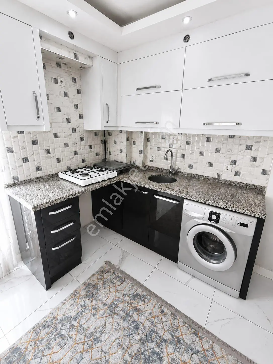 Fesleğen Mevkisinde 1+1 Satılık Apart - Görsel 2