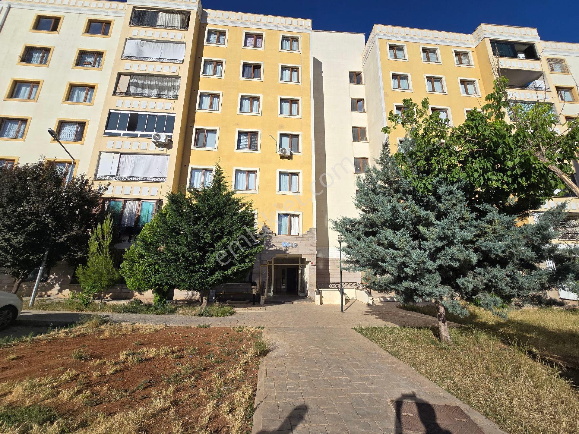 Cadde Seyran'dan Kiralık 2+1 97 M2 Arakat Sarı Toki (memura)