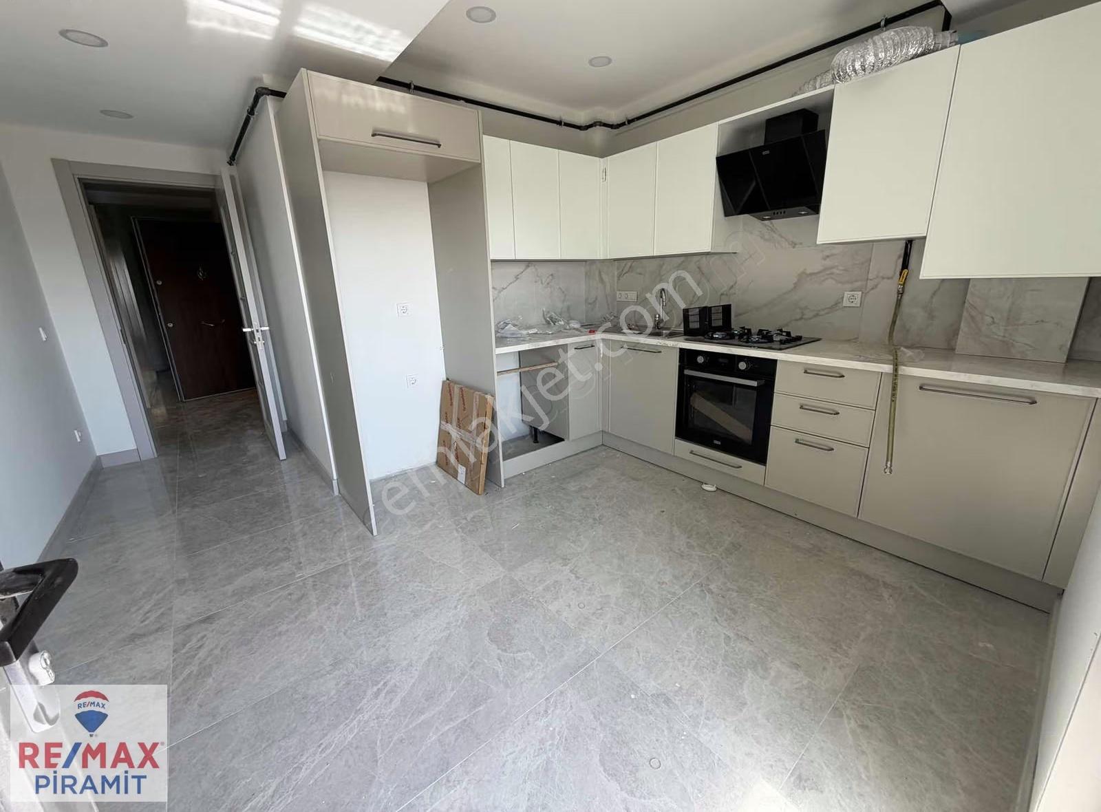 Validebağ Sitesi Özel Konum 3+1 Kiralık - Görsel 14