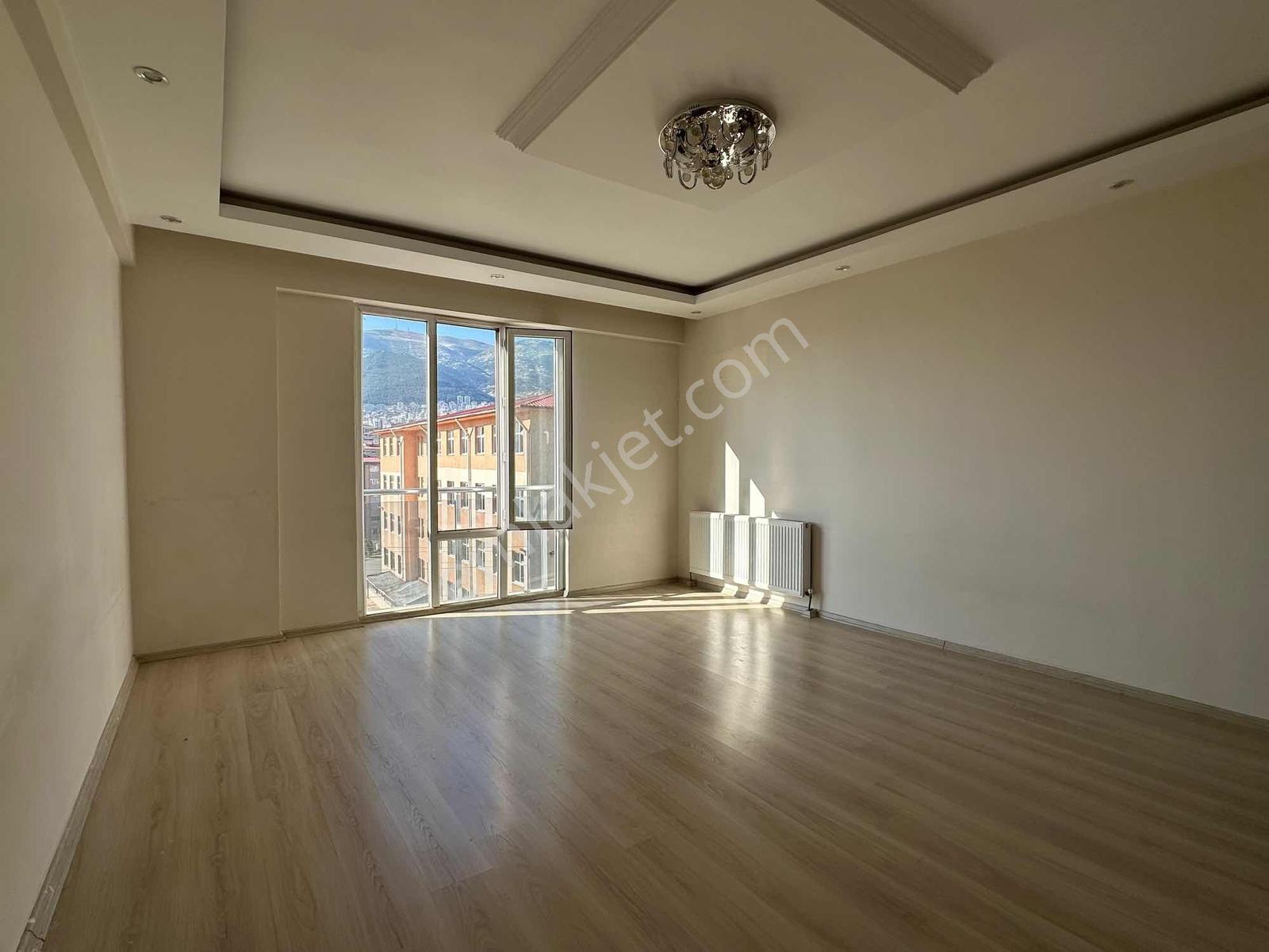 Remax Yeni Gayrimenkul'den Vadi Mahallesinde Kiralık 3+1 - Görsel 9
