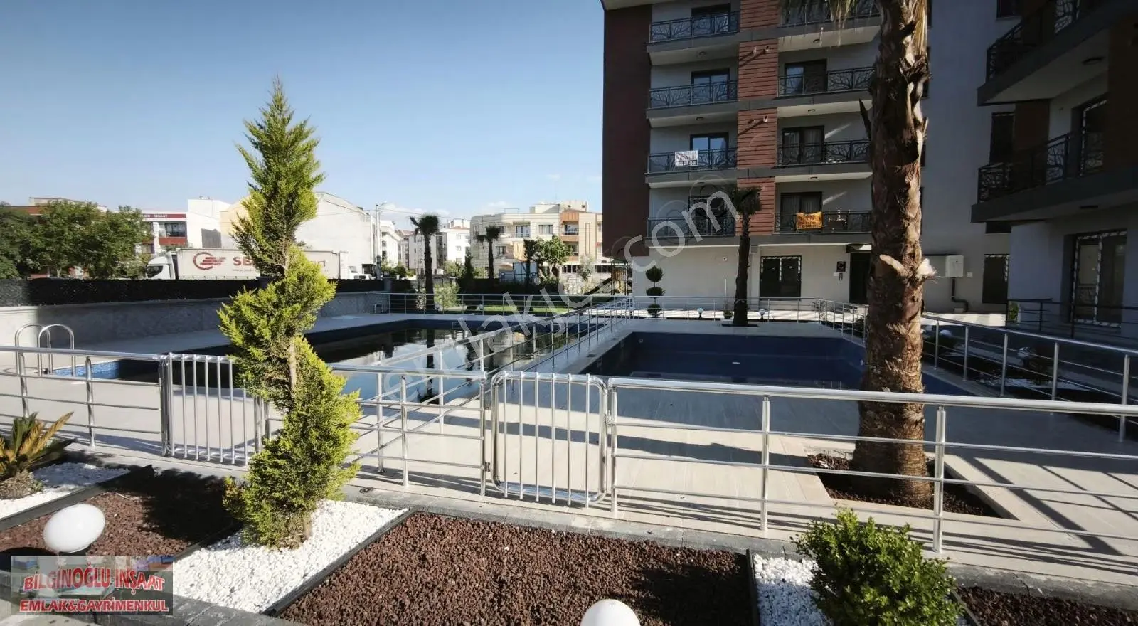 Bilginoğlu Emlaktan Muradiye Mahallesi'nde Site İçerisinde 1+1