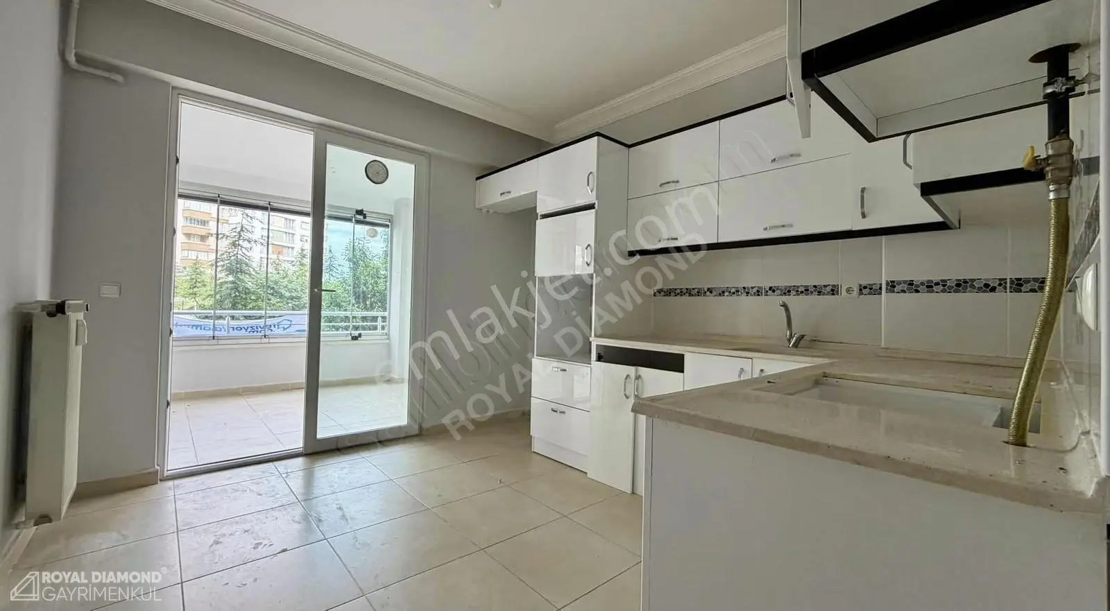 Atakum'da Havuz'lu Site'de Korupark Evlerinde Kiralık 3+1 Daire - Görsel 17