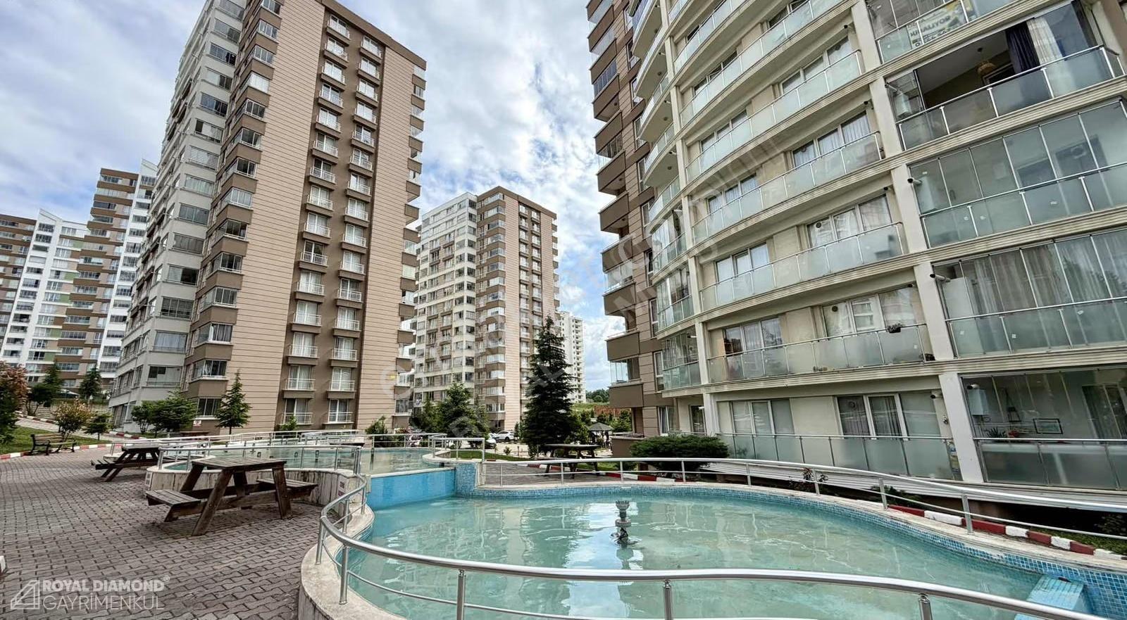 Atakum'da Havuz'lu Site'de Korupark Evlerinde Kiralık 3+1 Daire - Görsel 24