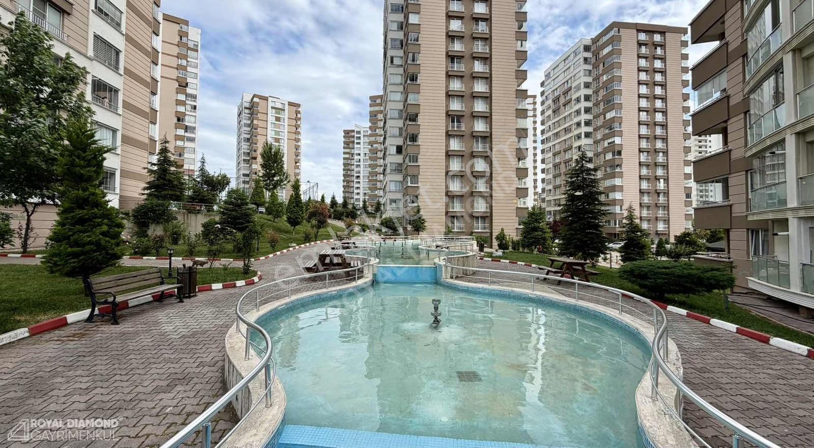 Atakum'da Havuz'lu Site'de Korupark Evlerinde Kiralık 3+1 Daire - Görsel 8