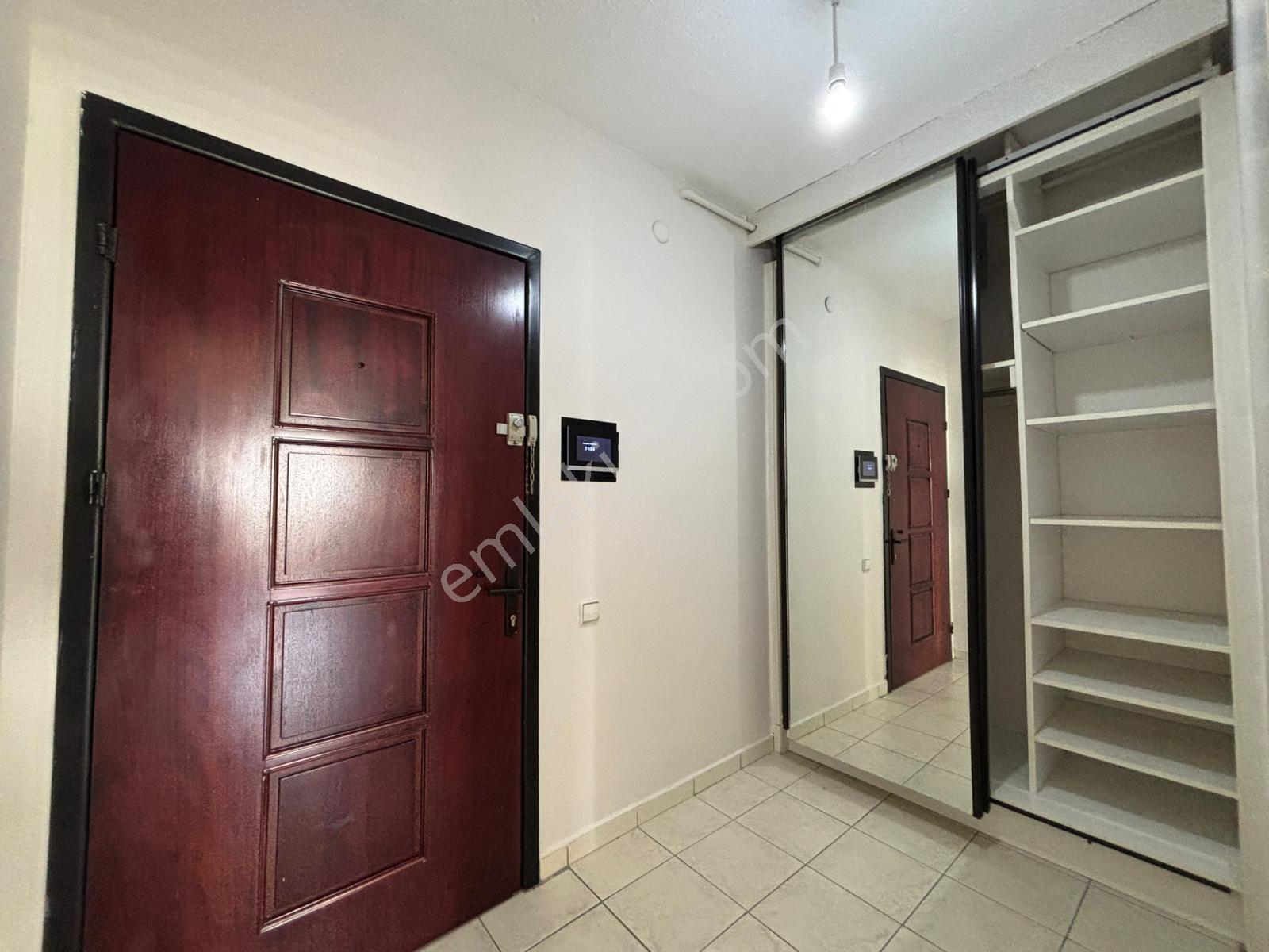 Karşıyaka Mavişehir Albatros’ta 16.kat Teraslı 1+1 Kiralık Daire - Görsel 12