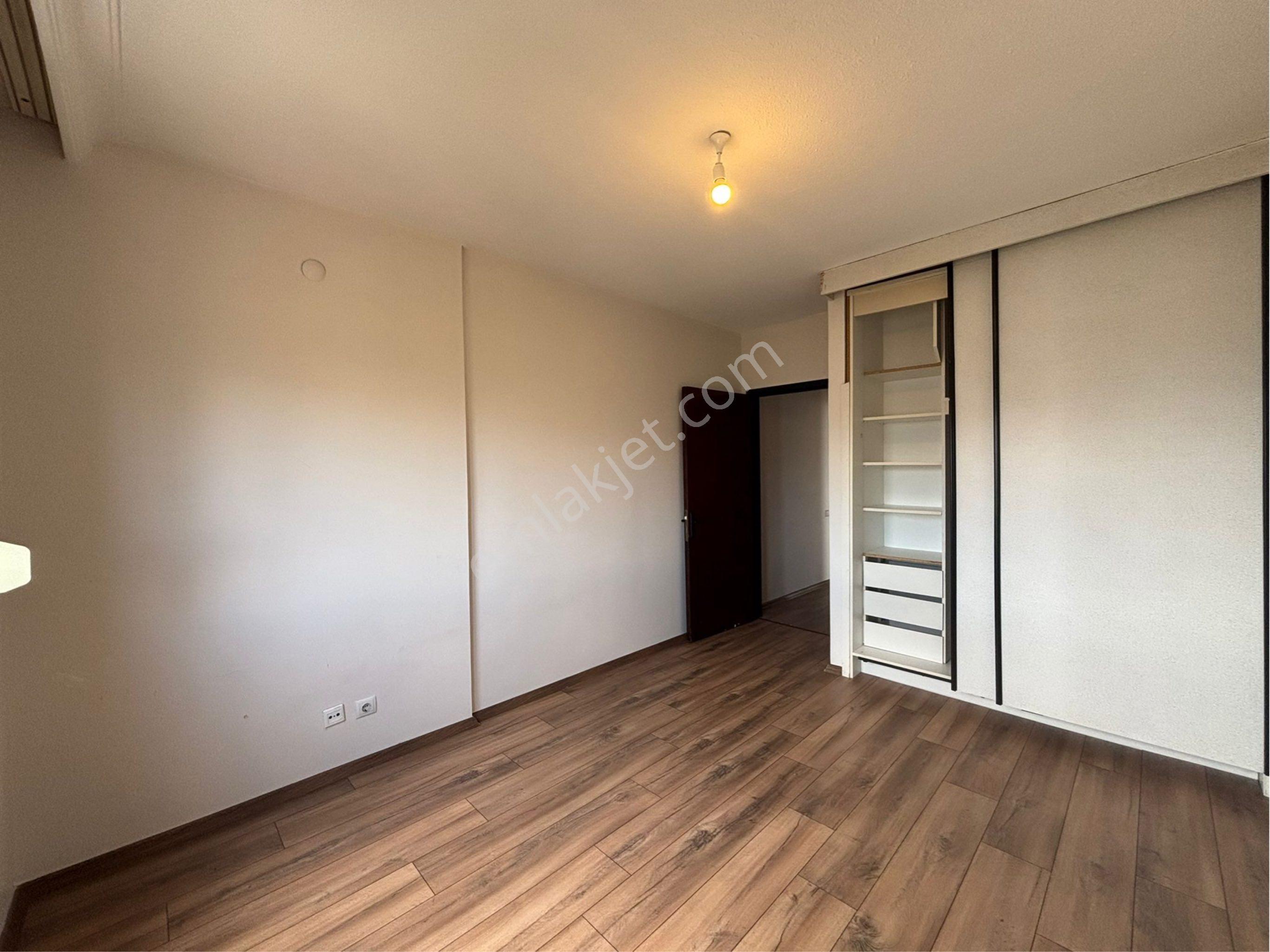 Karşıyaka Mavişehir Albatros’ta 16.kat Teraslı 1+1 Kiralık Daire - Görsel 26