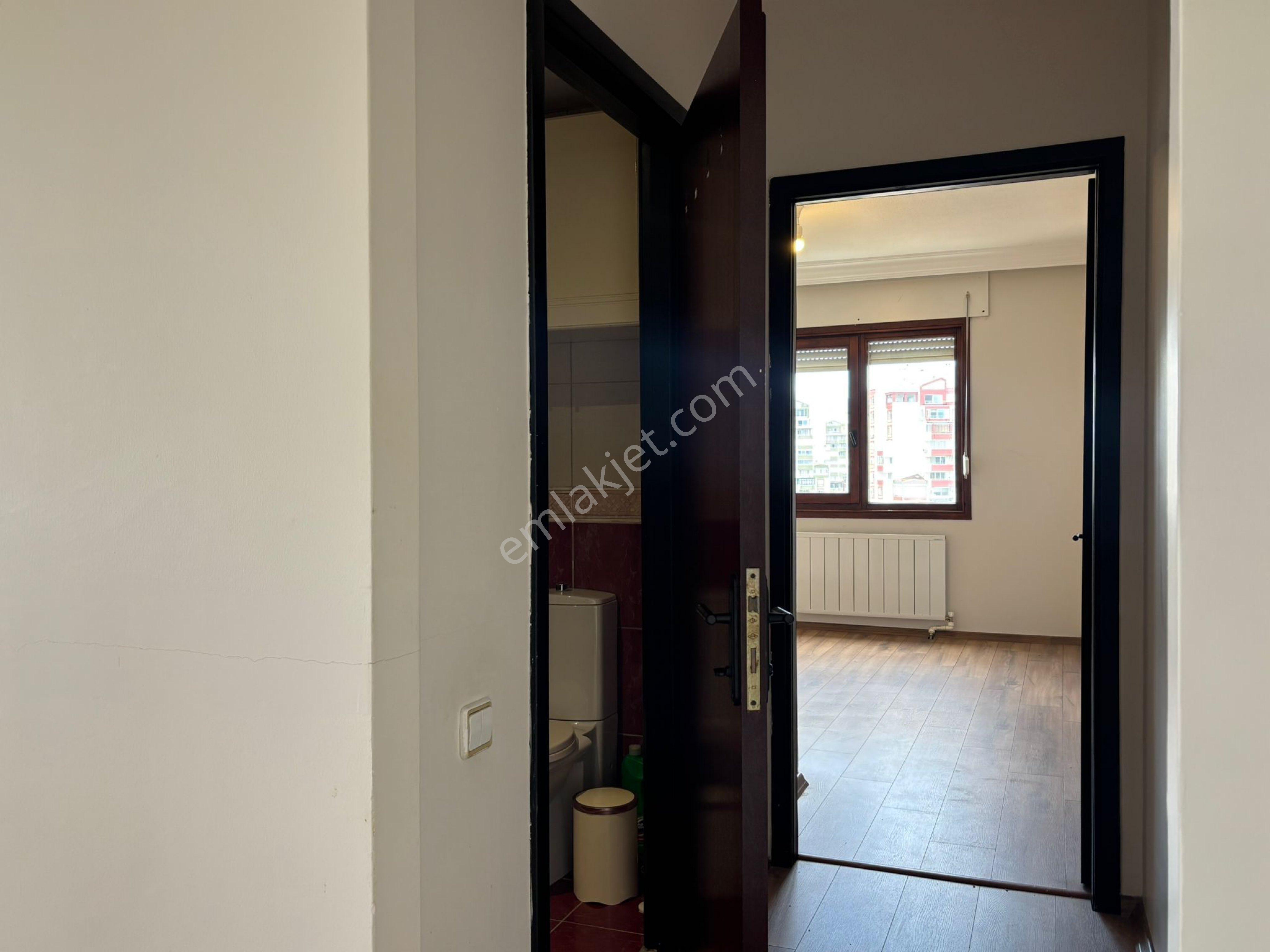 Karşıyaka Mavişehir Albatros’ta 16.kat Teraslı 1+1 Kiralık Daire - Görsel 13