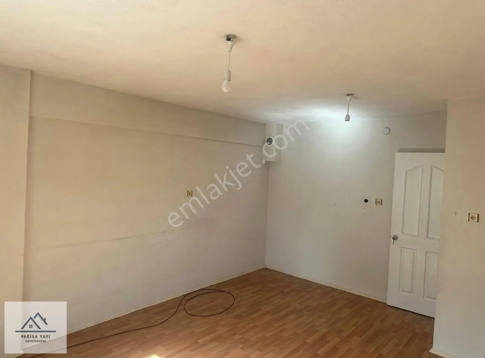 Salih Omurtakta Maliyeciler Sitesine Yakın Kiralık 2+1 - Görsel 24