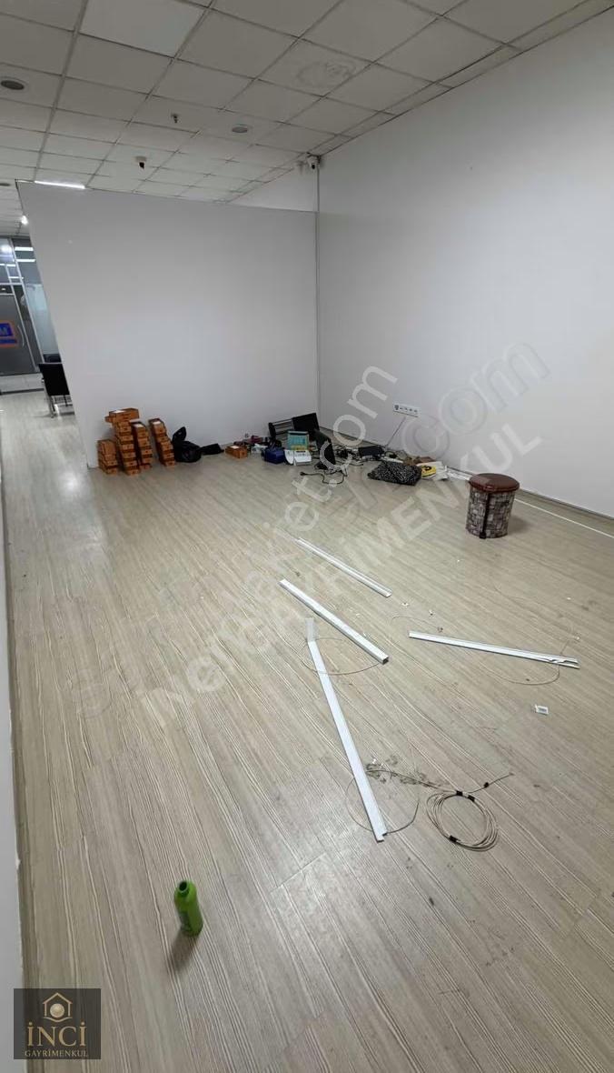 İnciden Giyimkent Ticaret Sarayında Kiralık Ofis - Görsel 12