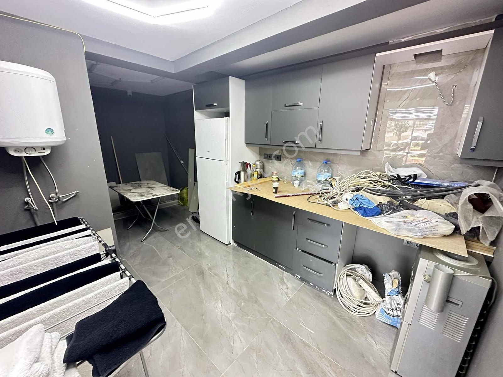 Bayraklı Smyrna Meydanın'da 85 M2 Lüx Erkek Berberi - Görsel 14