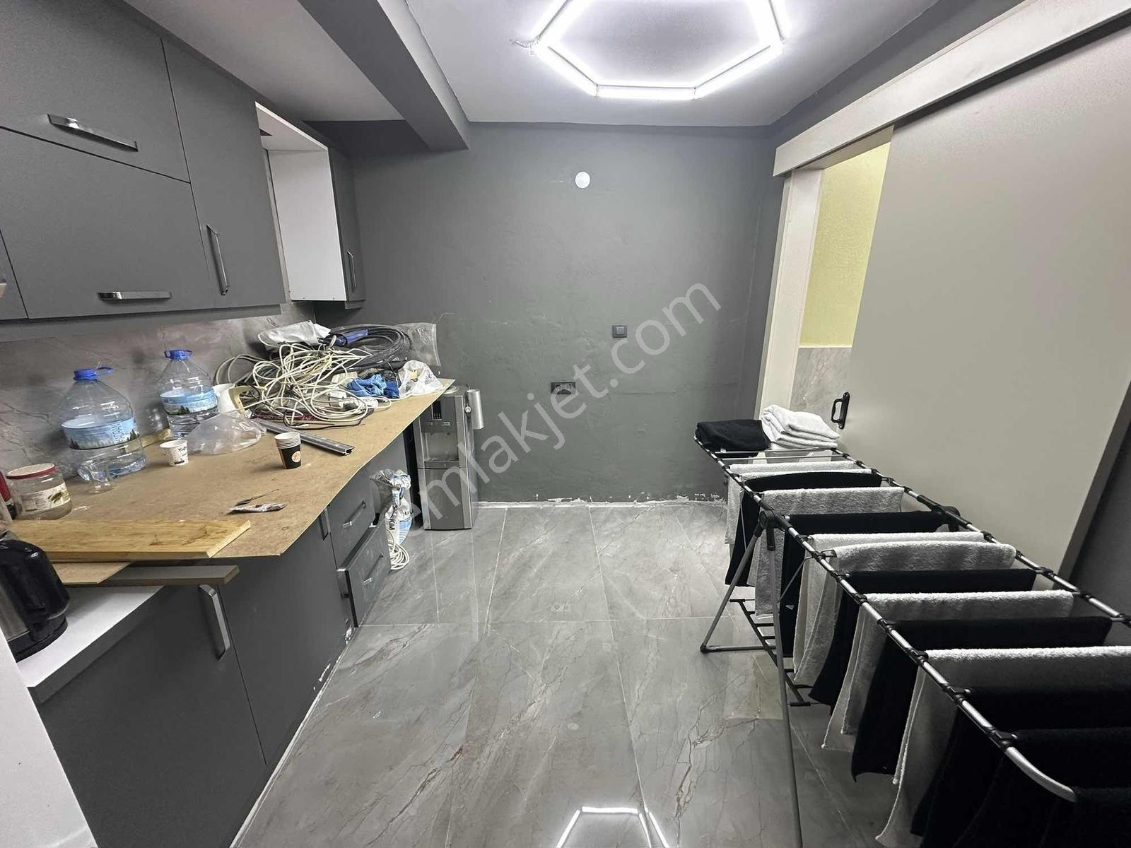 Bayraklı Smyrna Meydanın'da 85 M2 Lüx Erkek Berberi - Görsel 12
