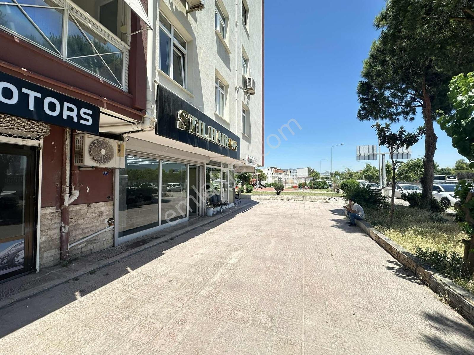 Bayraklı Smyrna Meydanın'da 85 M2 Lüx Erkek Berberi - Görsel 10