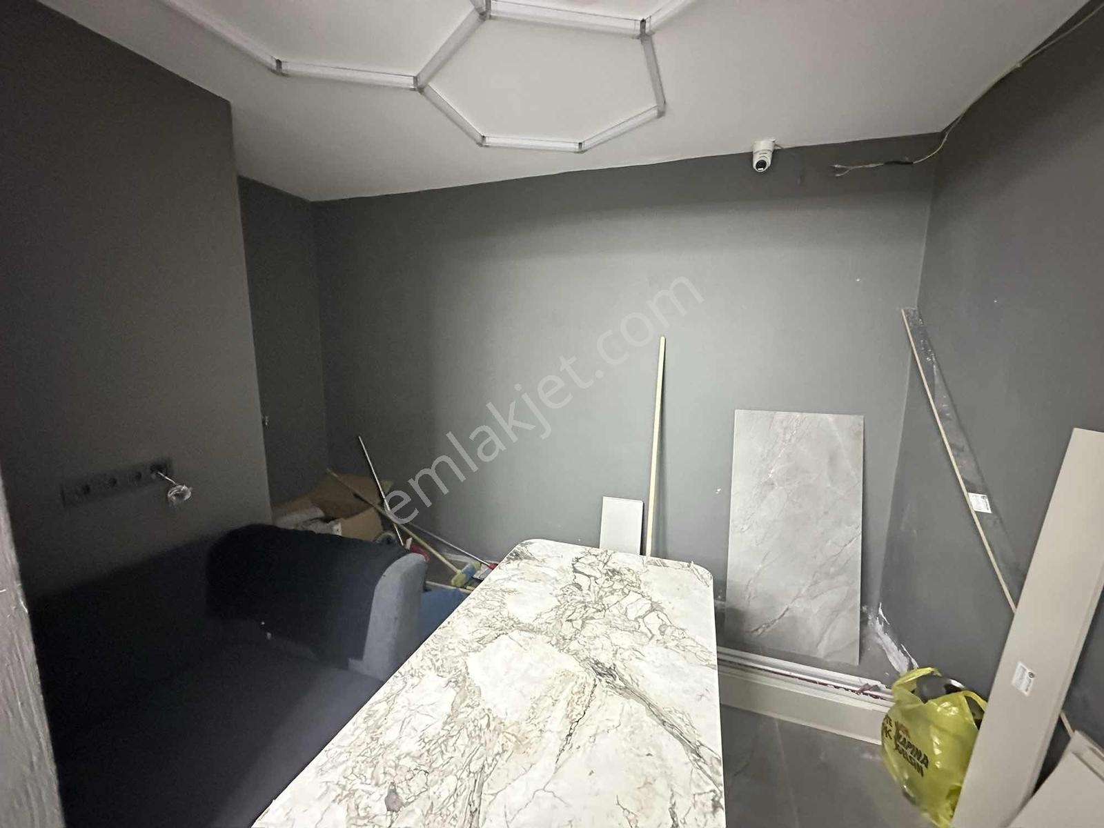 Bayraklı Smyrna Meydanın'da 85 M2 Lüx Erkek Berberi - Görsel 4