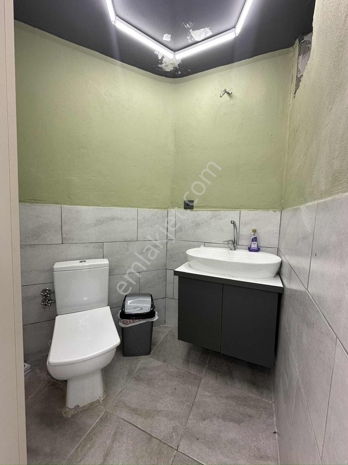 Bayraklı Smyrna Meydanın'da 85 M2 Lüx Erkek Berberi - Görsel 12