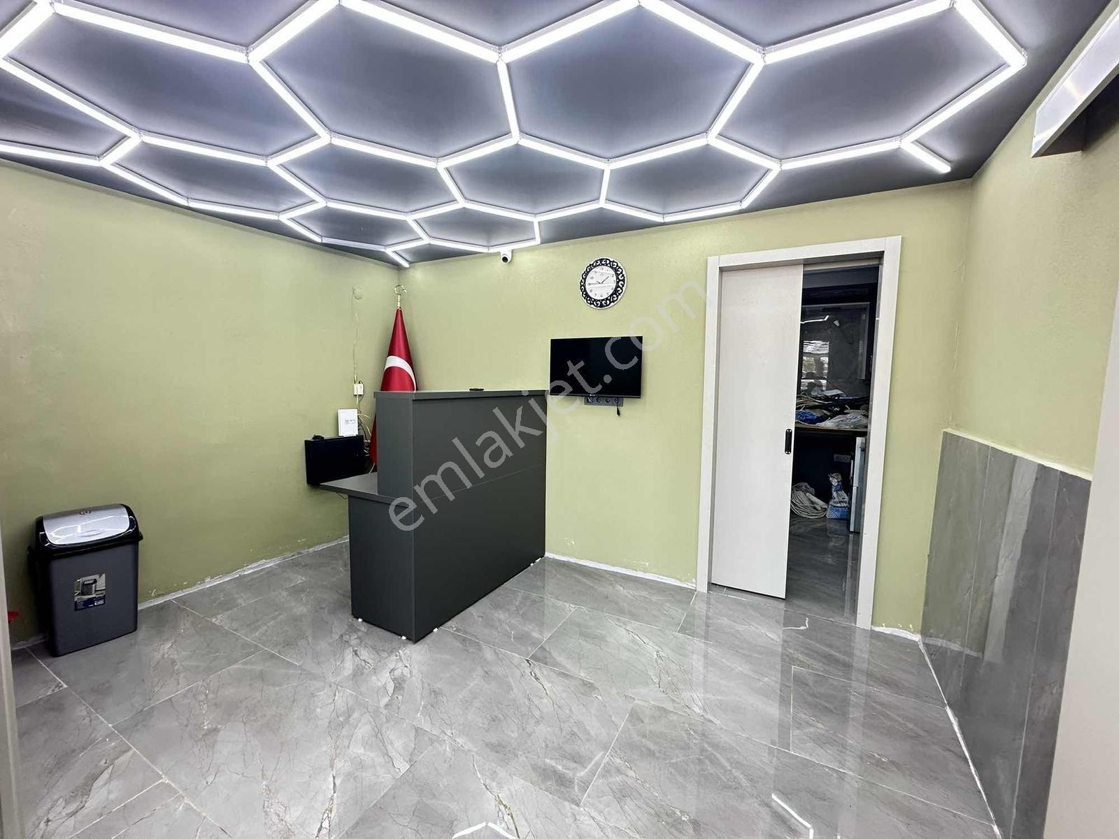 Bayraklı Smyrna Meydanın'da 85 M2 Lüx Erkek Berberi - Görsel 4