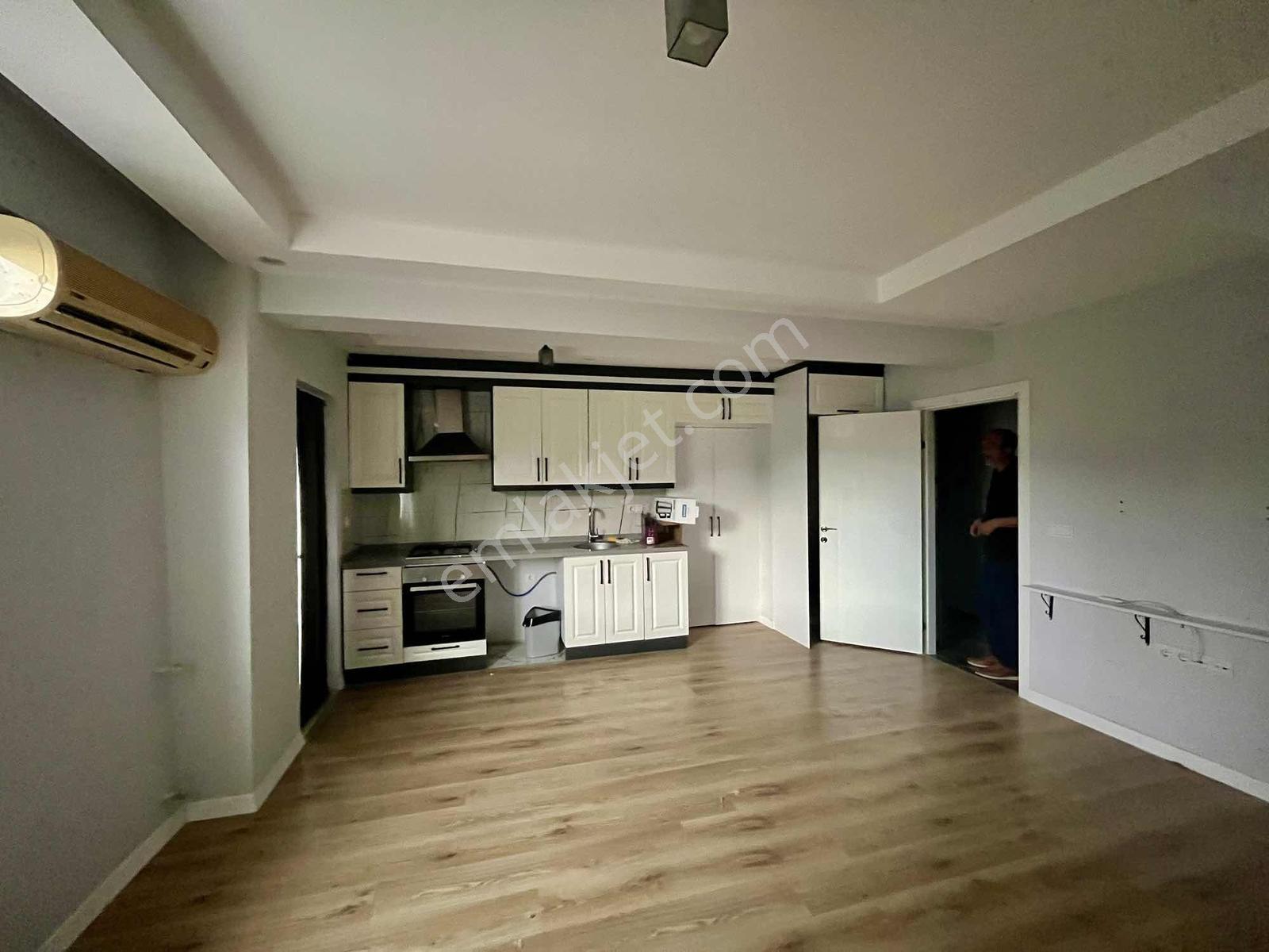 Lavınıa'dan Hastaneye Yakın 2+1 Havuzlu Kiralık Daire