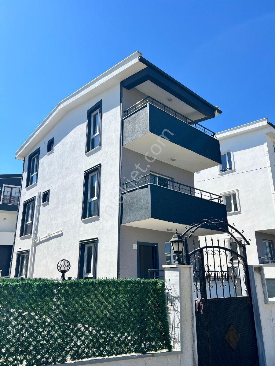 Saka Gayrimenku'lden Müstakil 210m2 İskanlı 4+1 Villa Altyapılı