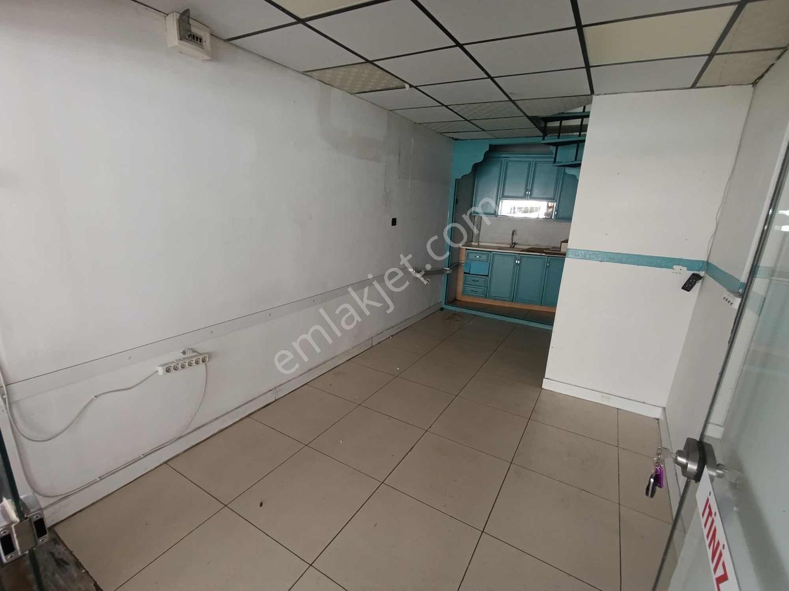 Karşıyaka Hidayet Erzeybek Cad. Üzeri Batar Katlı Kiralık Dükkan - Görsel 2