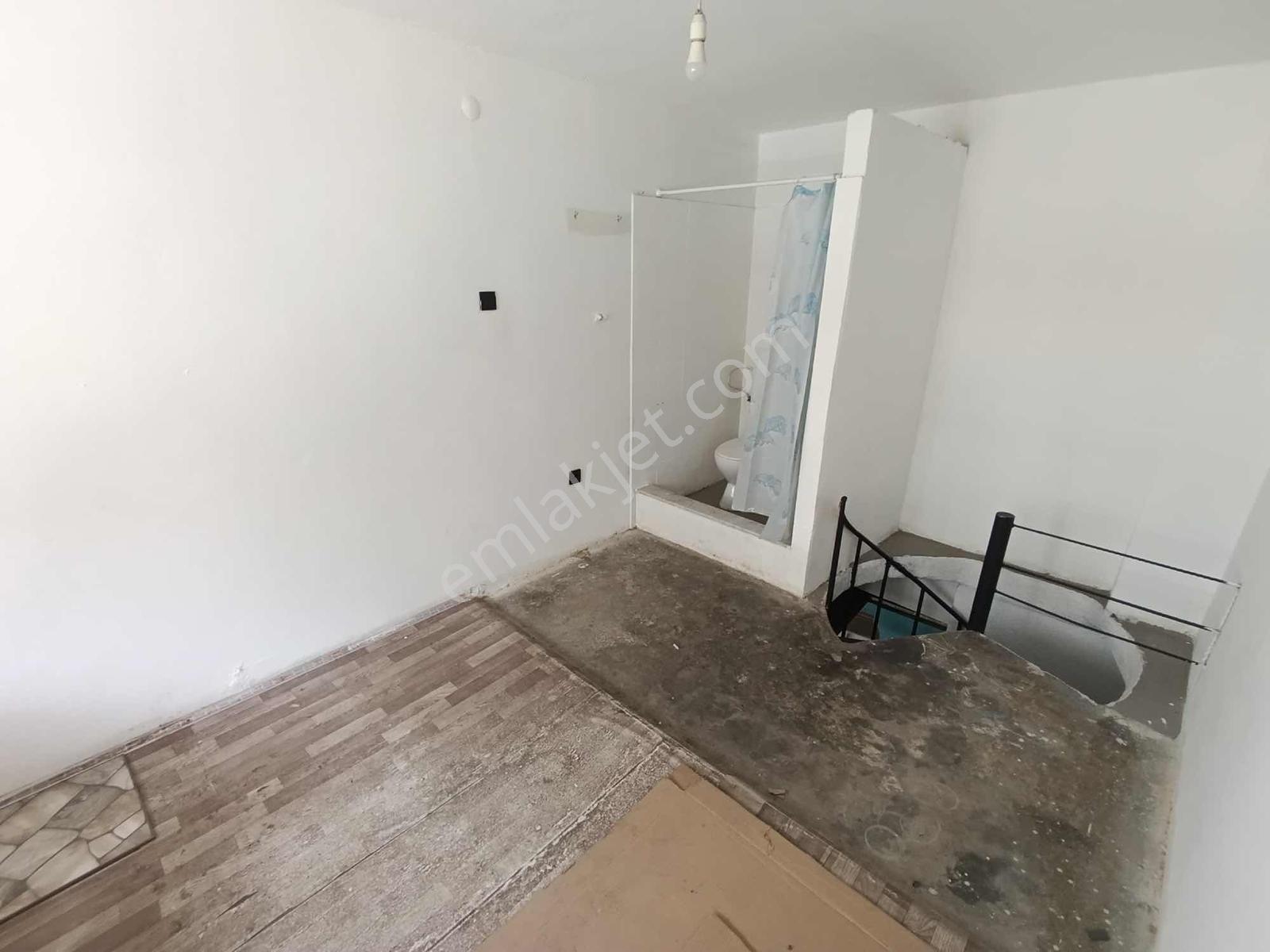 Karşıyaka Hidayet Erzeybek Cad. Üzeri Batar Katlı Kiralık Dükkan - Görsel 13