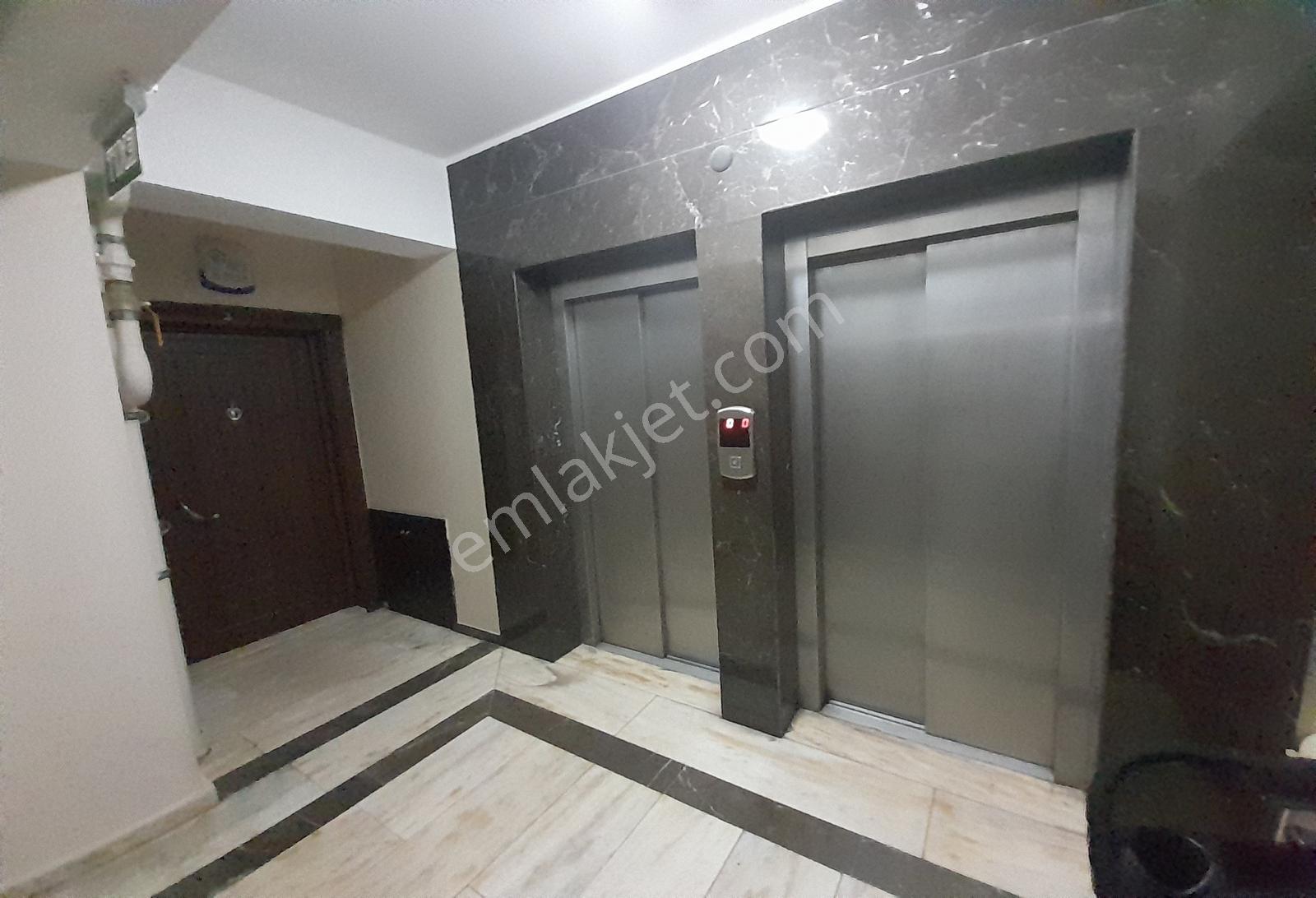4+1 Güvenlikli Sitede Gayet Geniş Ebeveynli Balkonlu K.garajlı - Görsel 12