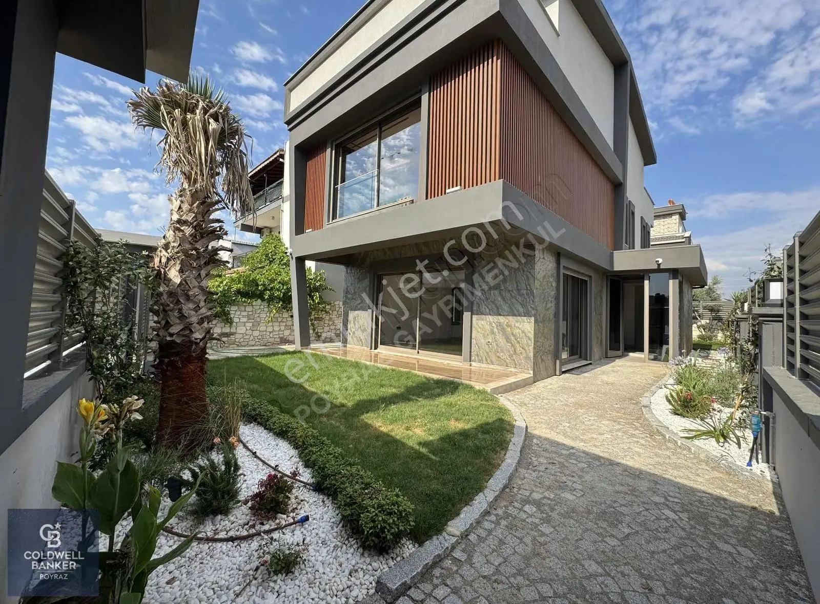 Coldwell Banker Poyraz'dan Tam Müstakil Havuzlu 5+1 Triplex
